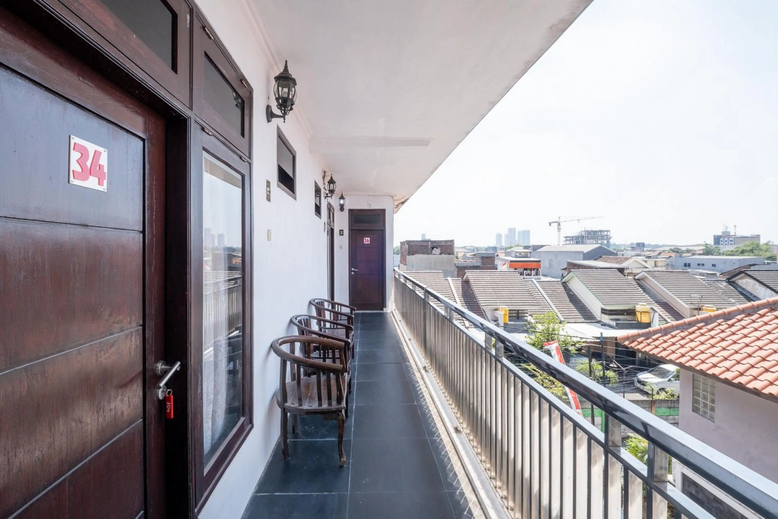 Property building in RedDoorz at Gunungsari Surabaya 2