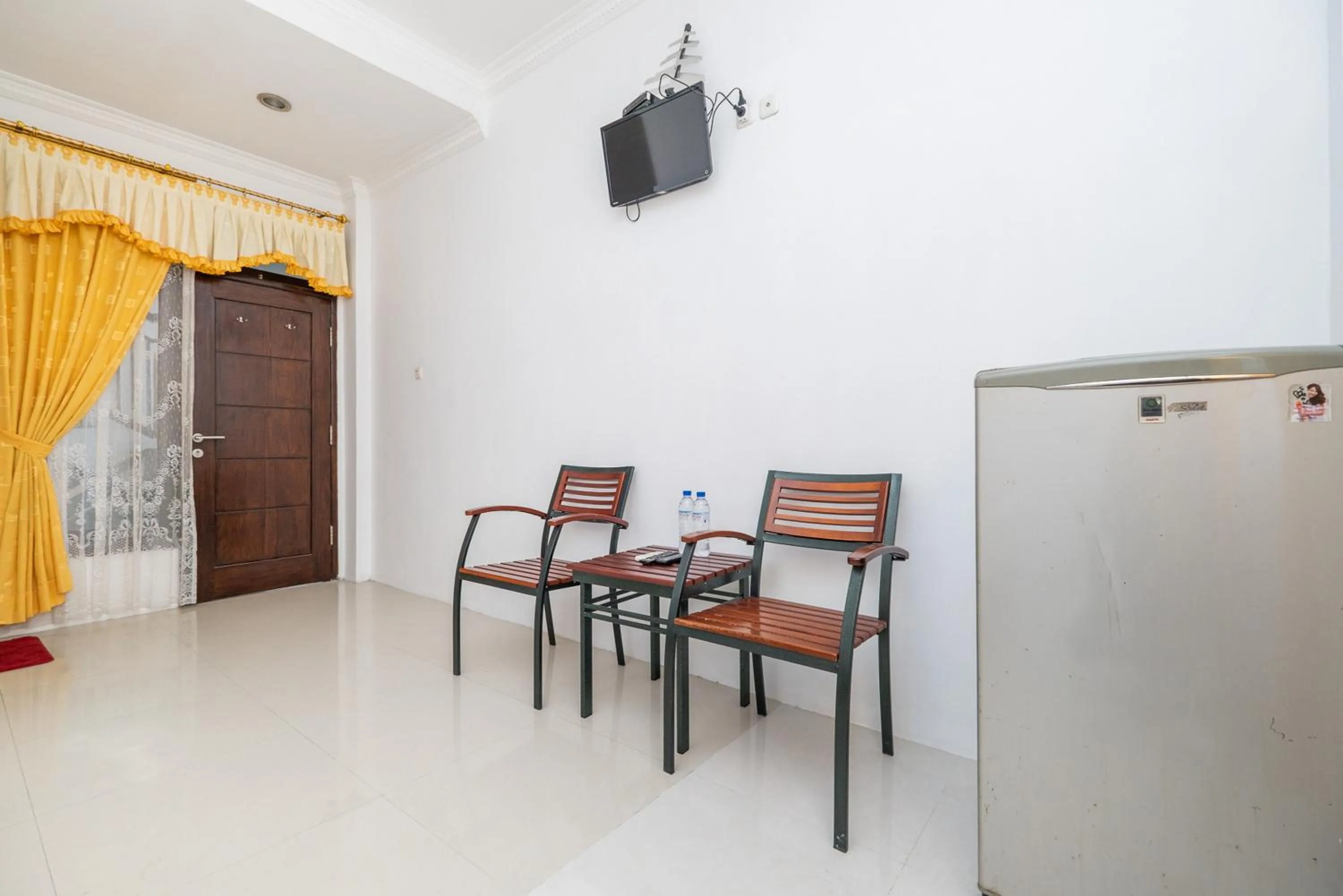 Bedroom in RedDoorz at Gunungsari Surabaya 2