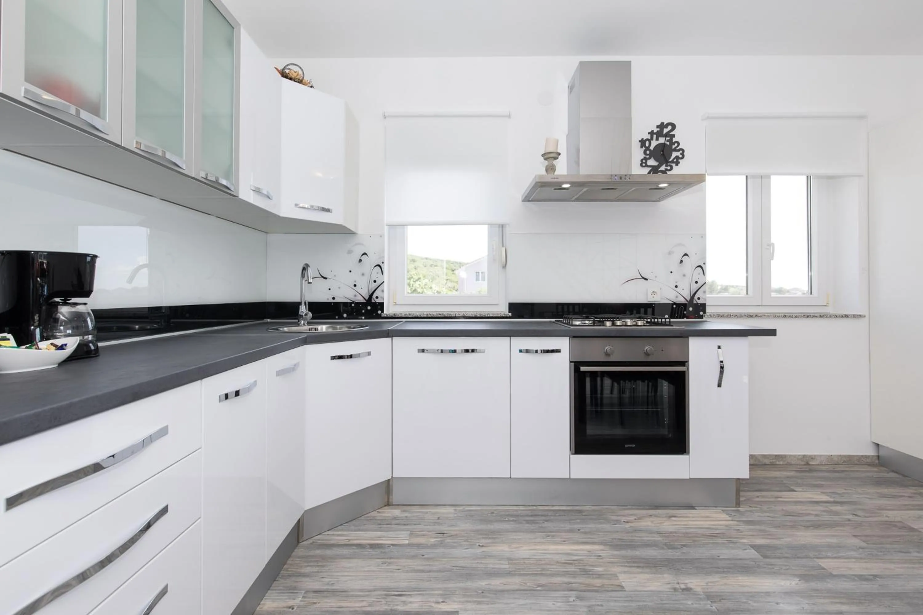 Kitchen or kitchenette in Apartmani Alma