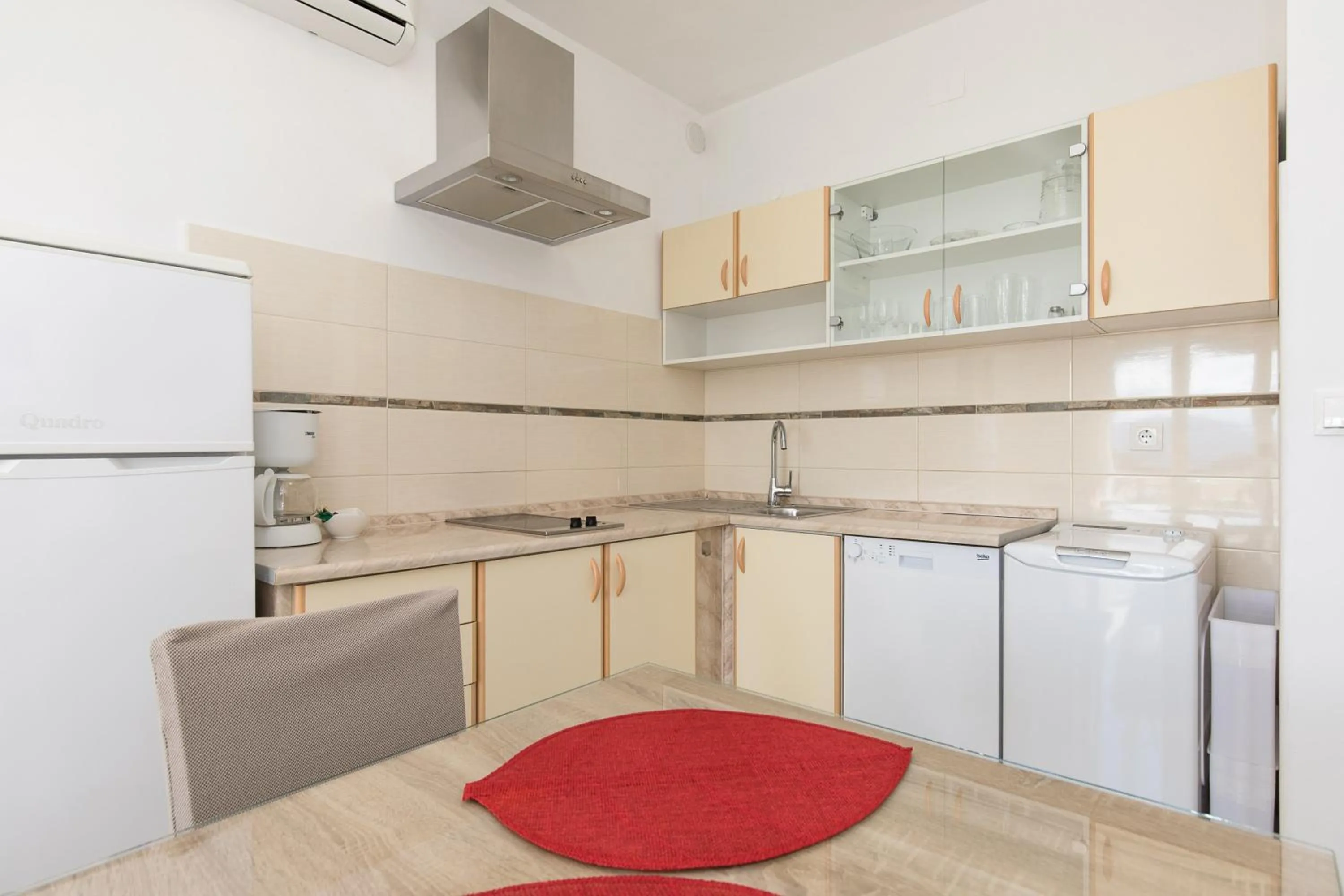 Kitchen or kitchenette in Apartmani Alma