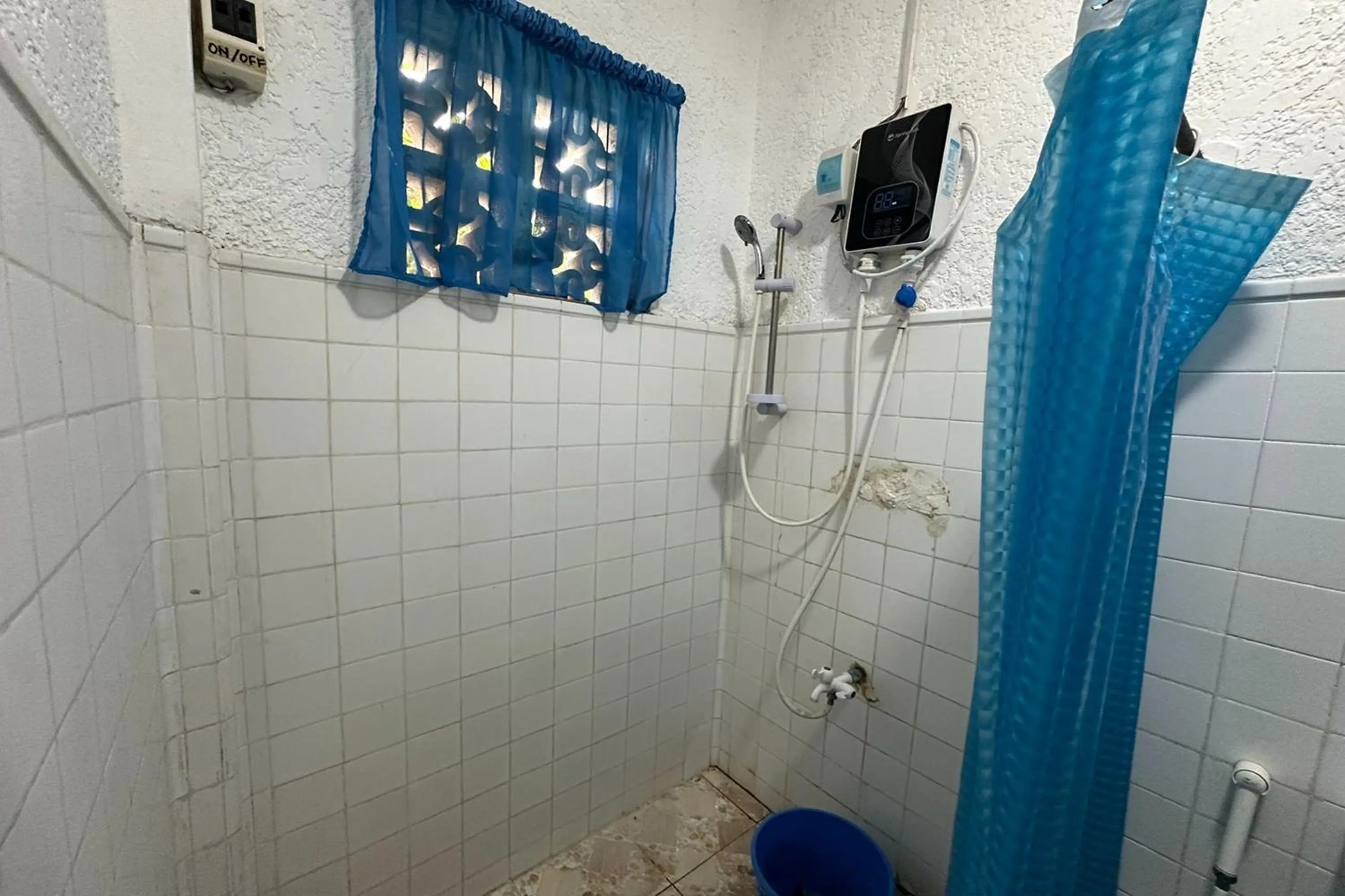 Shower in Hardin De Corales