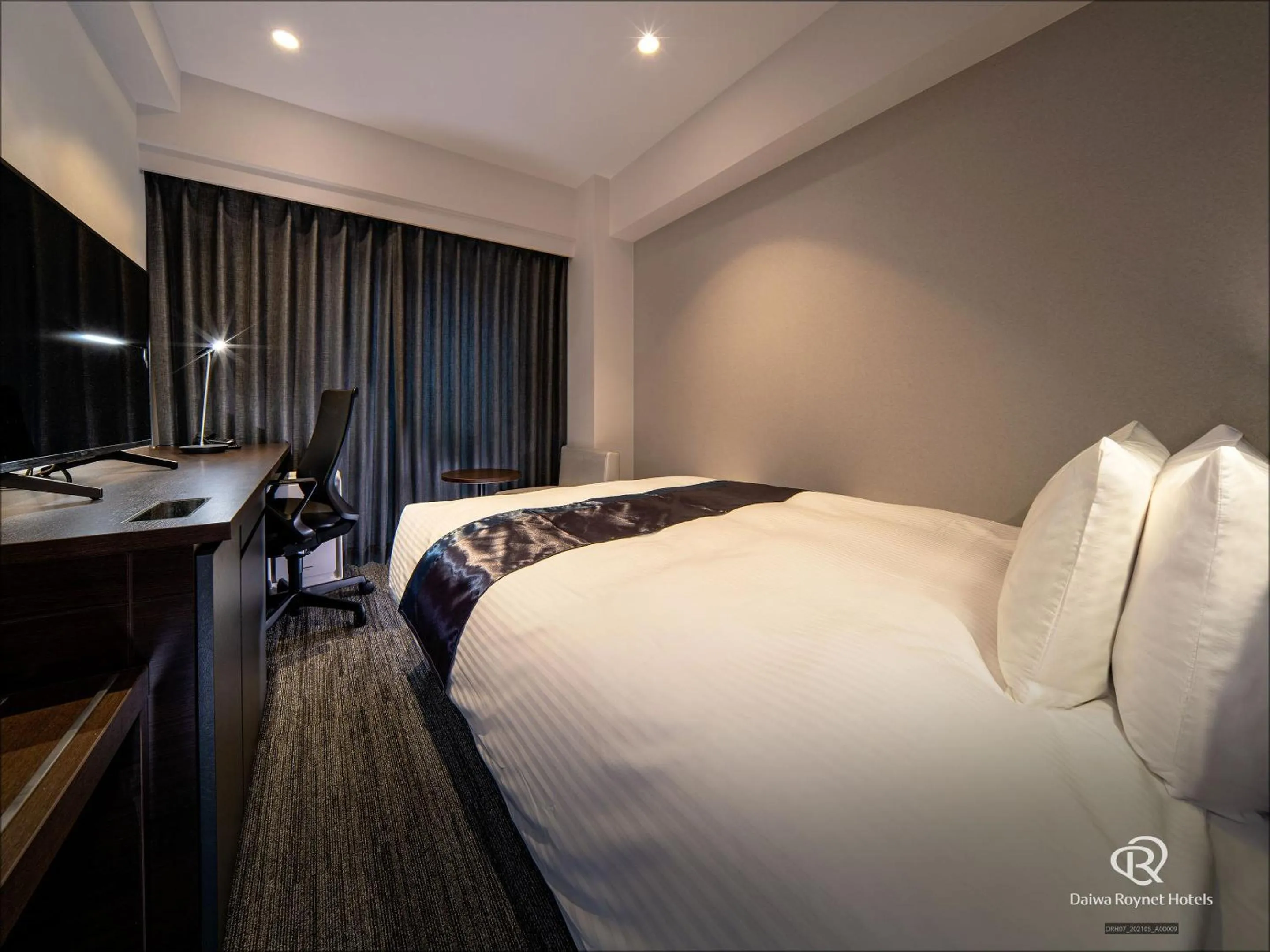 Photo of the whole room, Bed in Daiwa Roynet Hotel Kumamoto