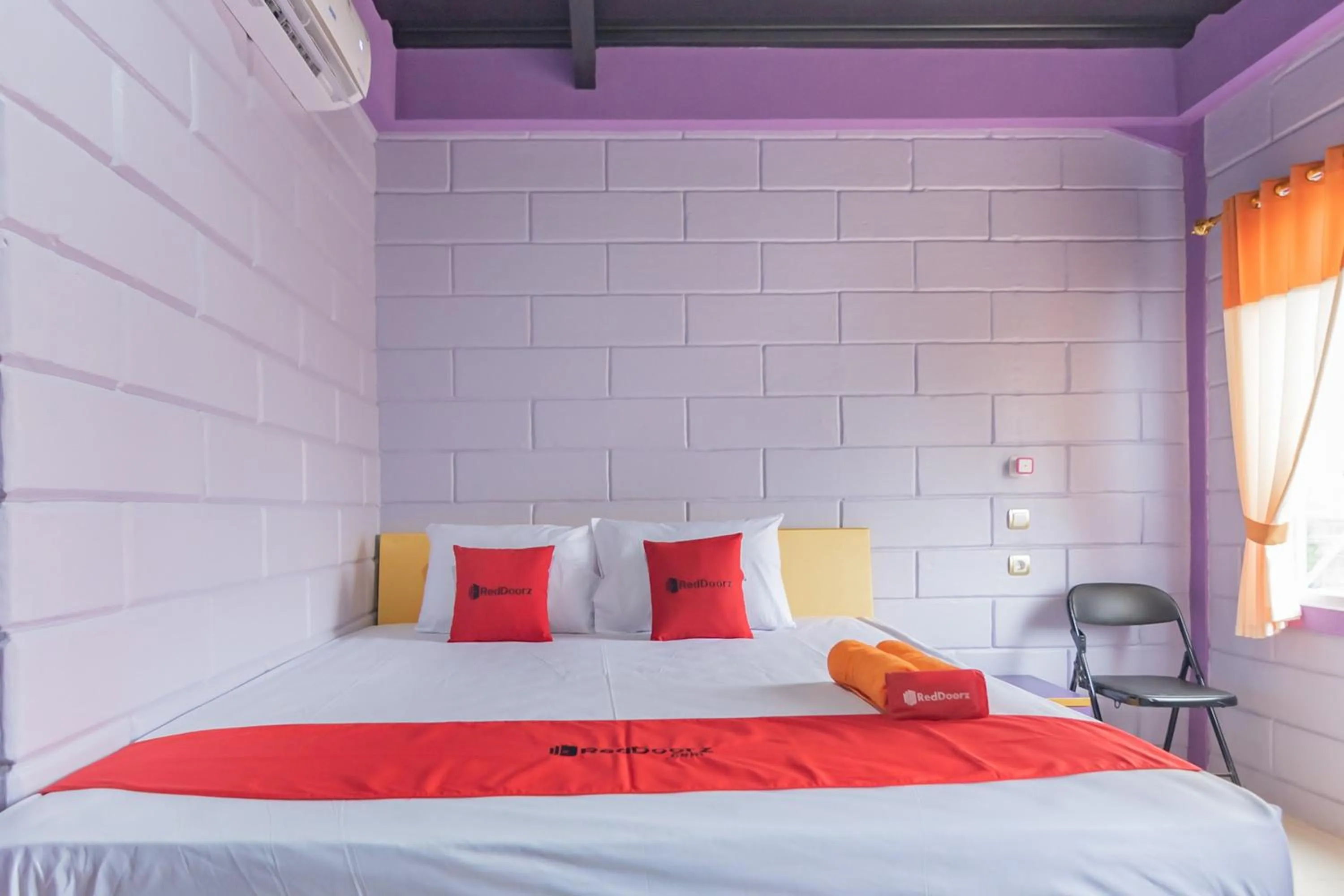 Bed in RedDoorz @ Cipanas Garut