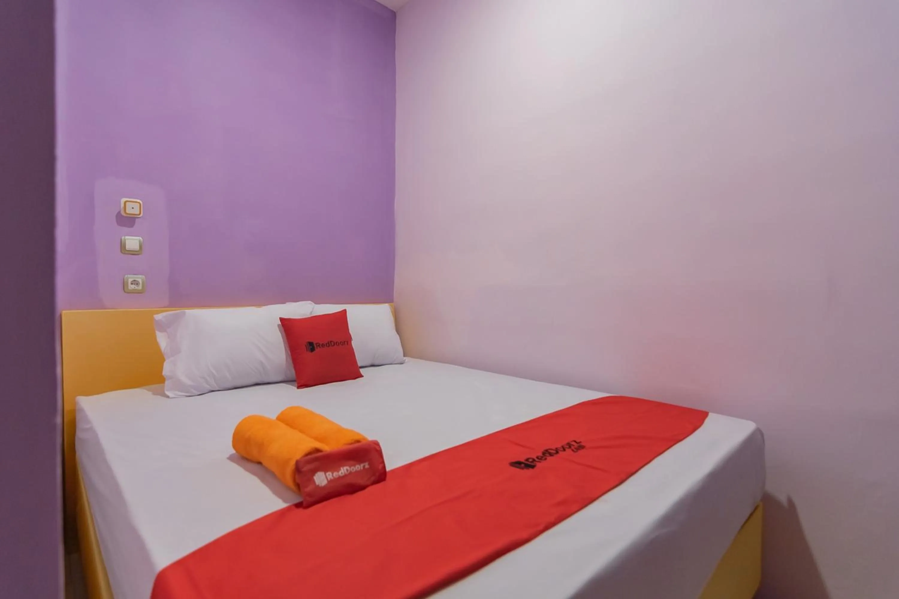 Bed in RedDoorz @ Cipanas Garut