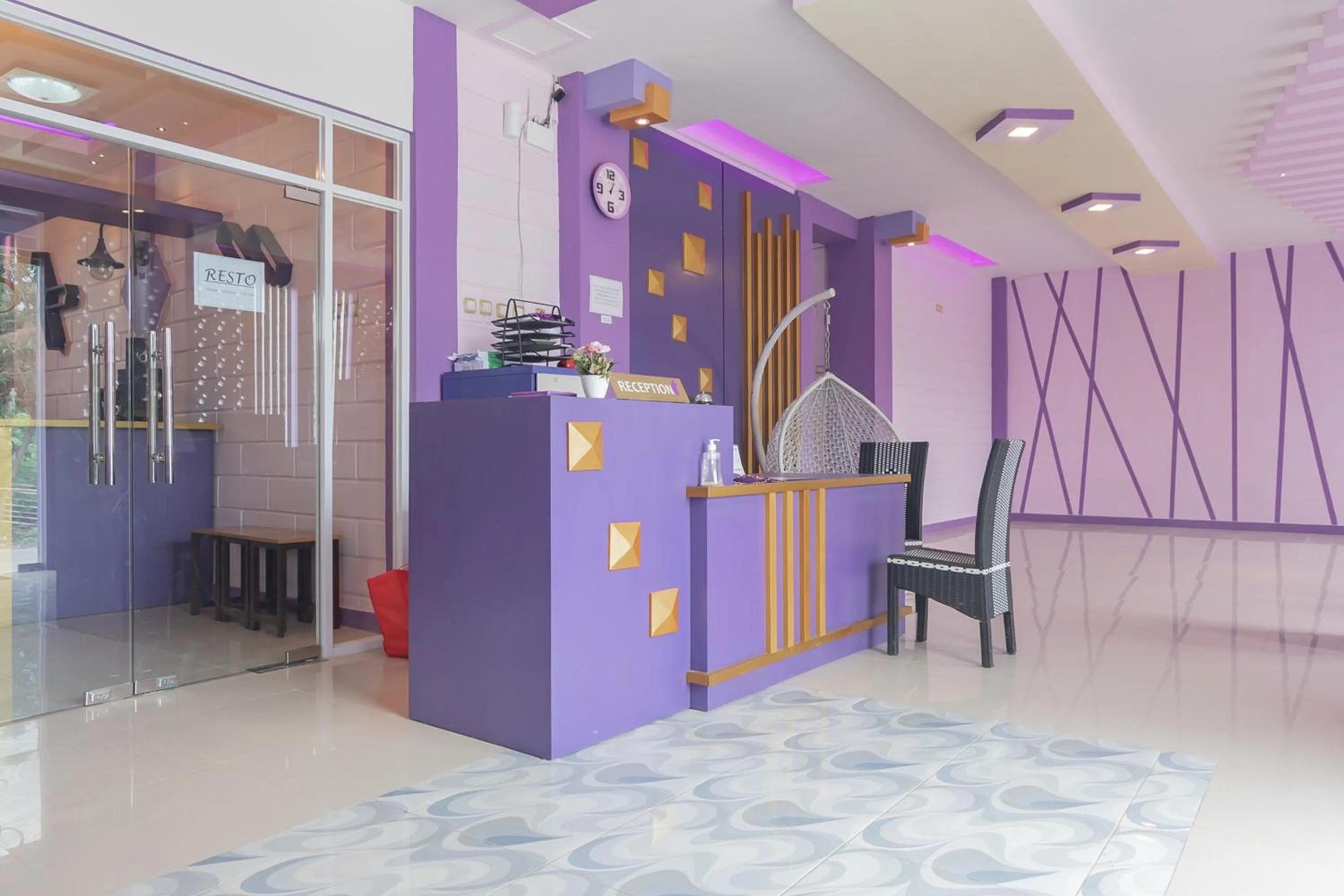 Lobby or reception in RedDoorz @ Cipanas Garut