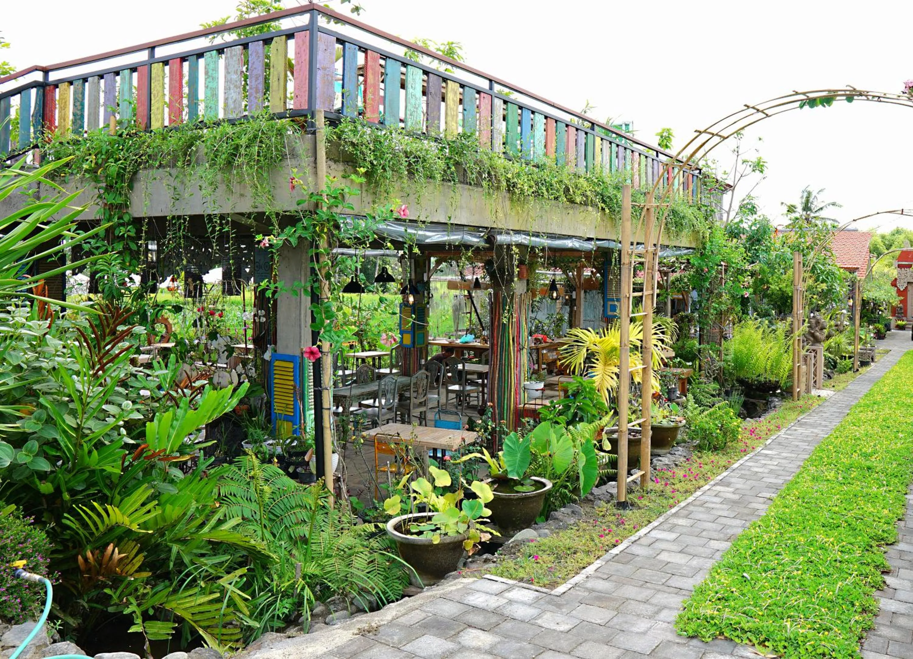 Restaurant/places to eat in Nauna Villa Bali