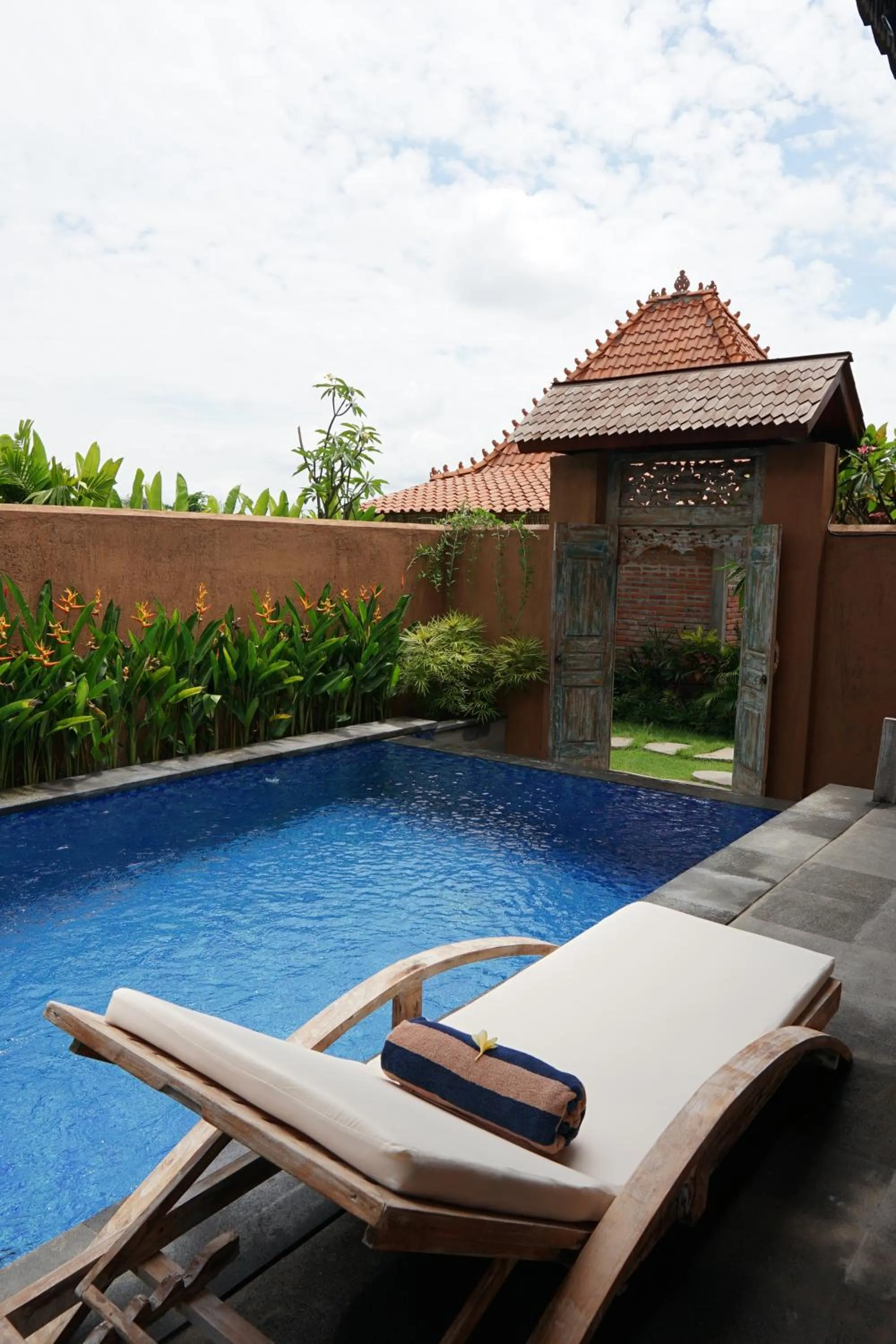 Swimming pool in Nauna Villa Bali