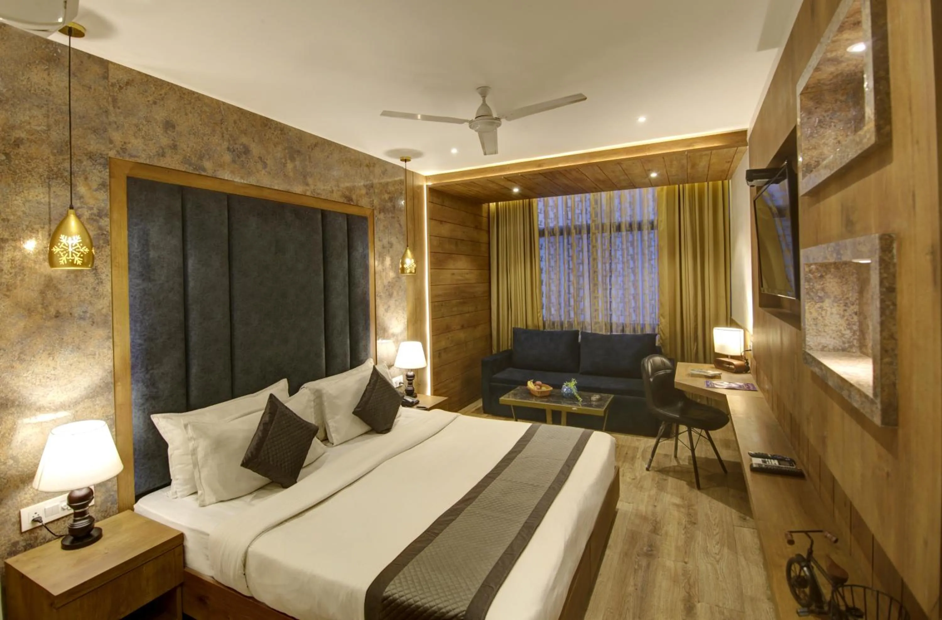 Bedroom, Bed in Town Pallace Inn - Hotel in New Delhi