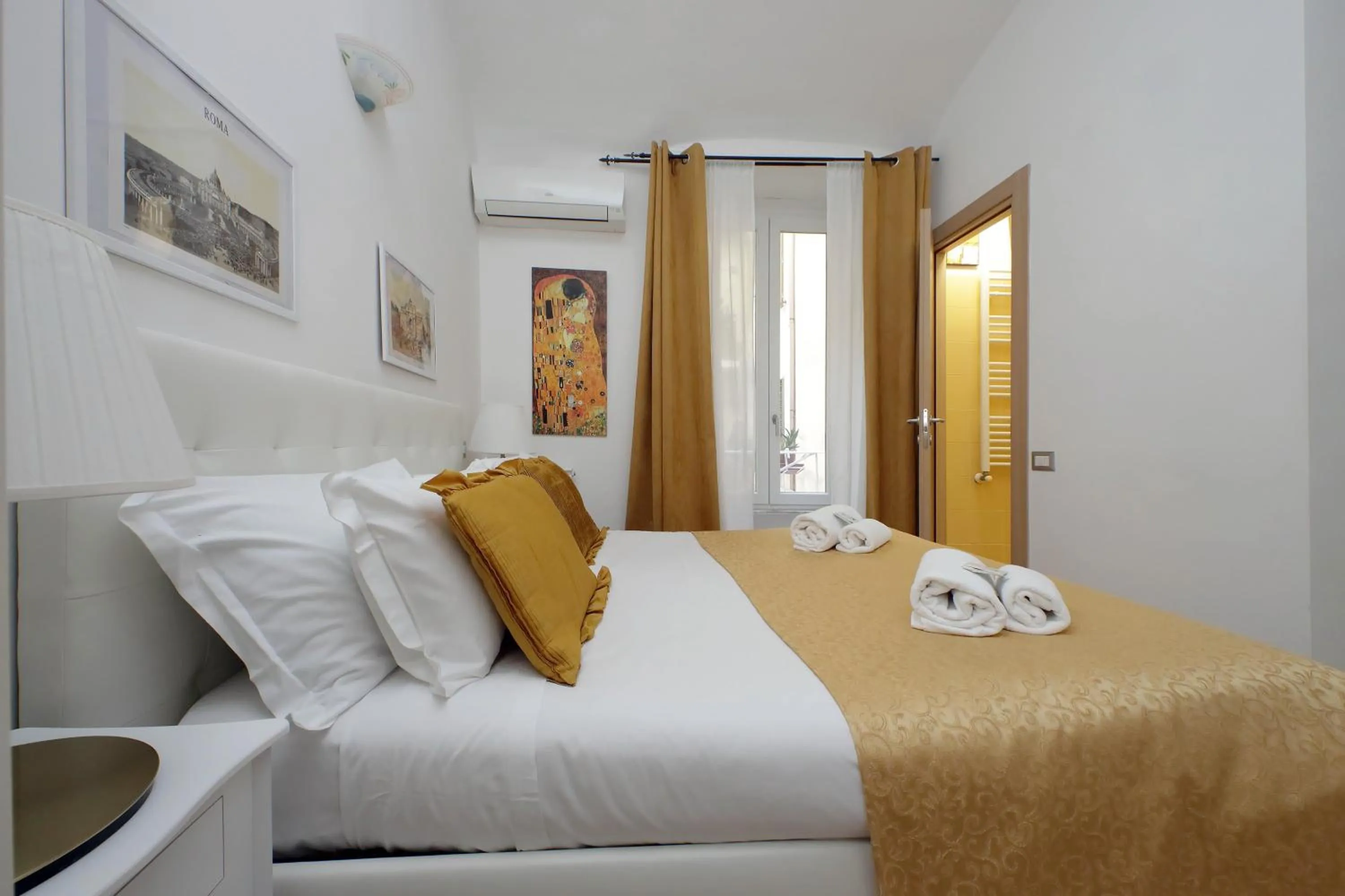 Bed in Dream City Rome