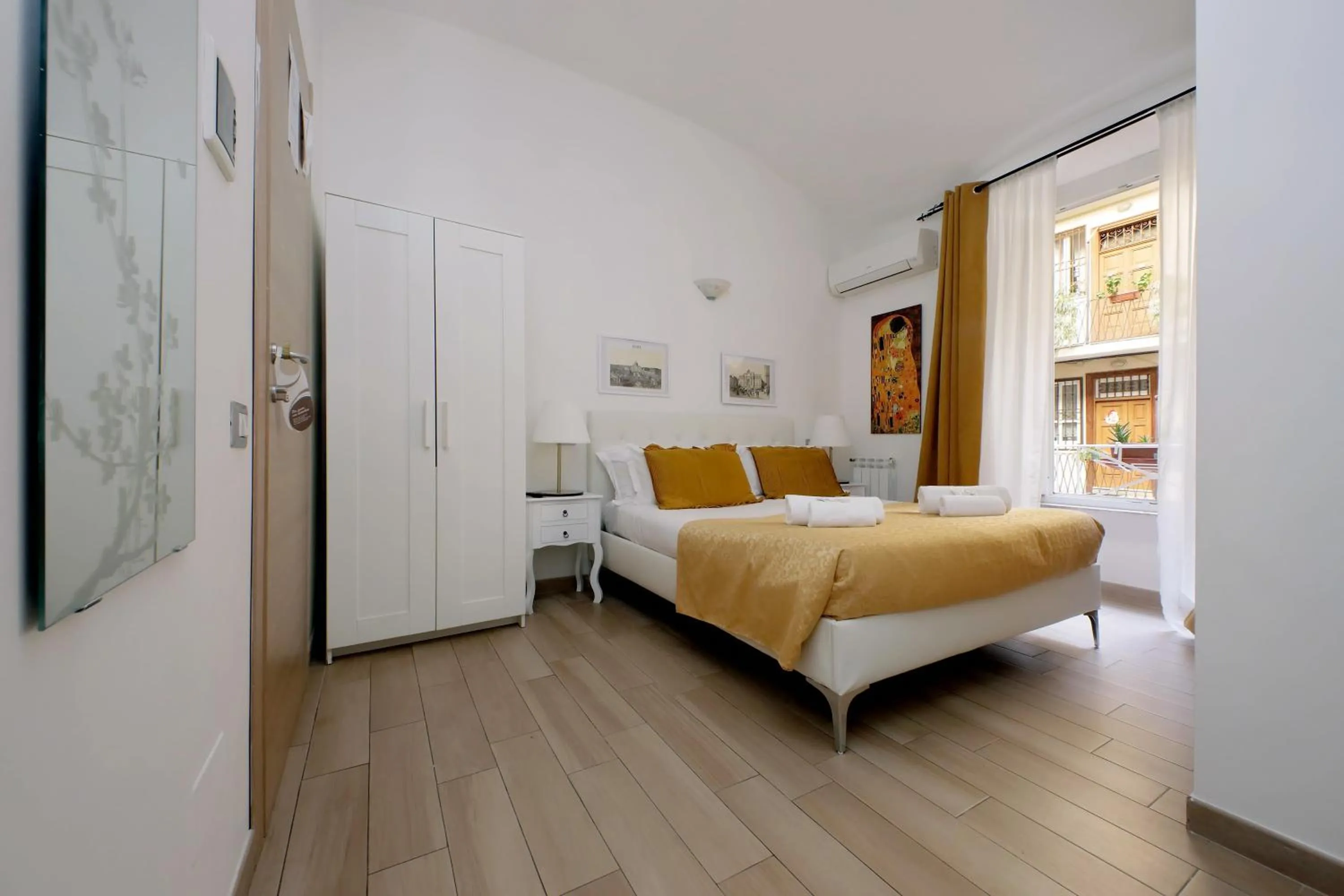 Bed in Dream City Rome