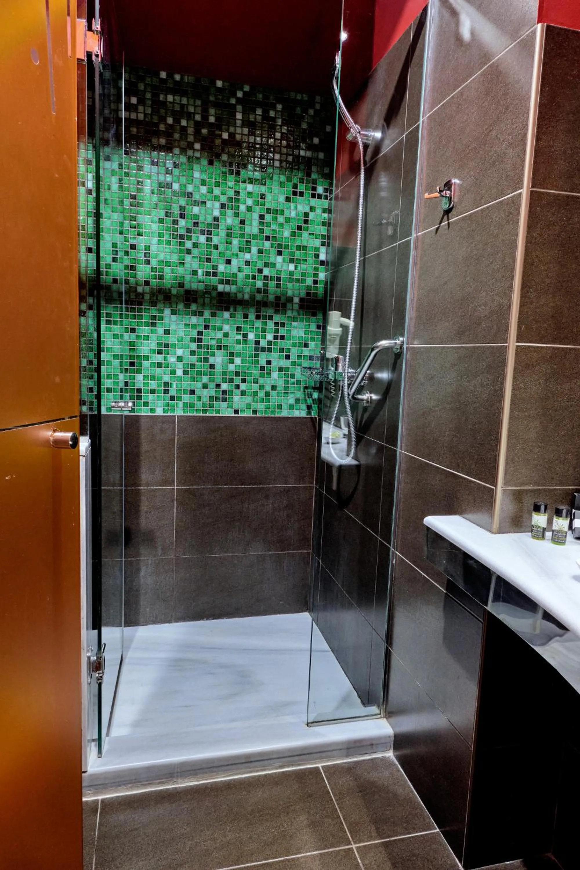 Shower in Lato Annex Boutique Rooms