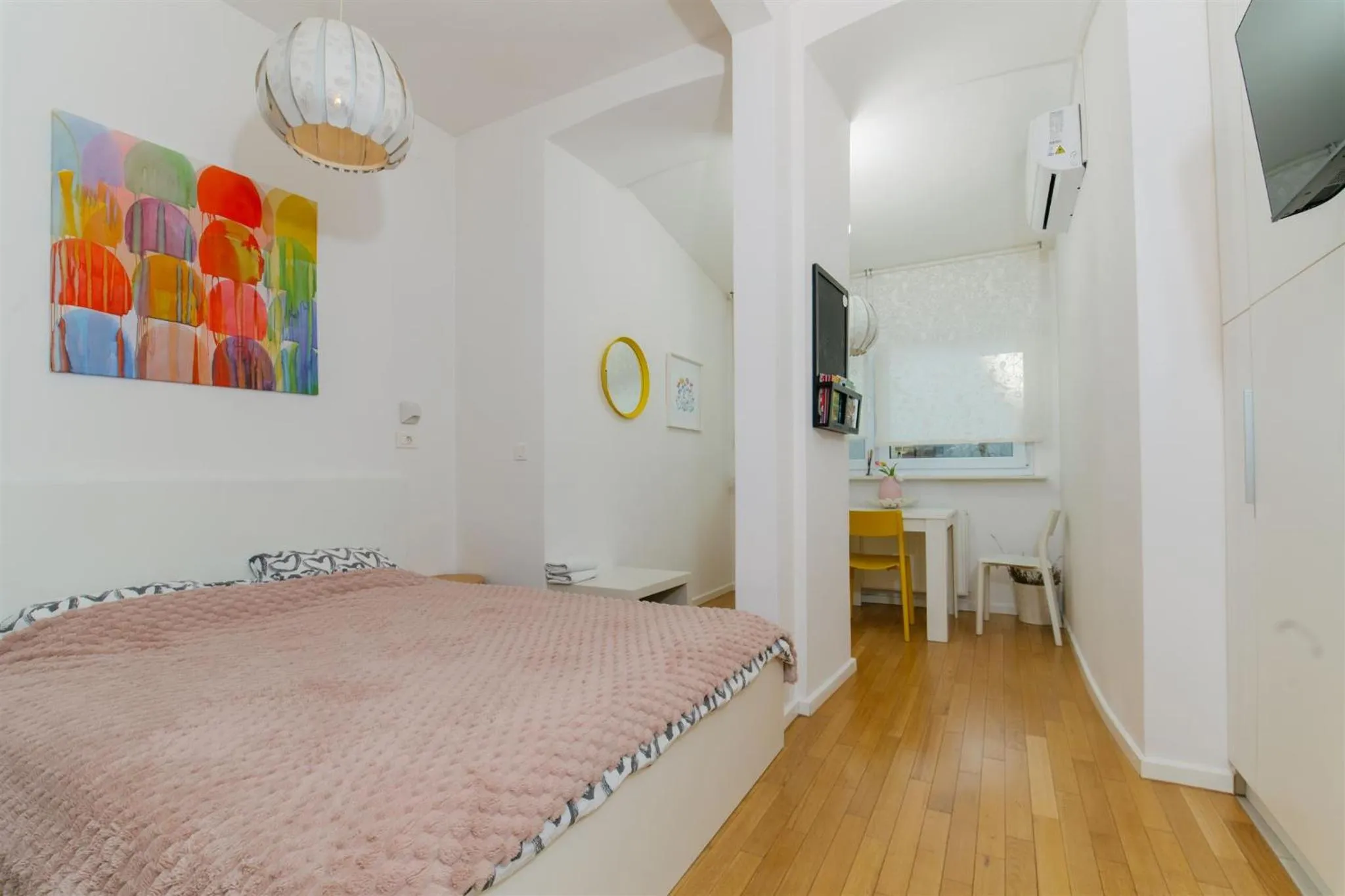 Communal lounge/ TV room in Tia Apartments and Rooms