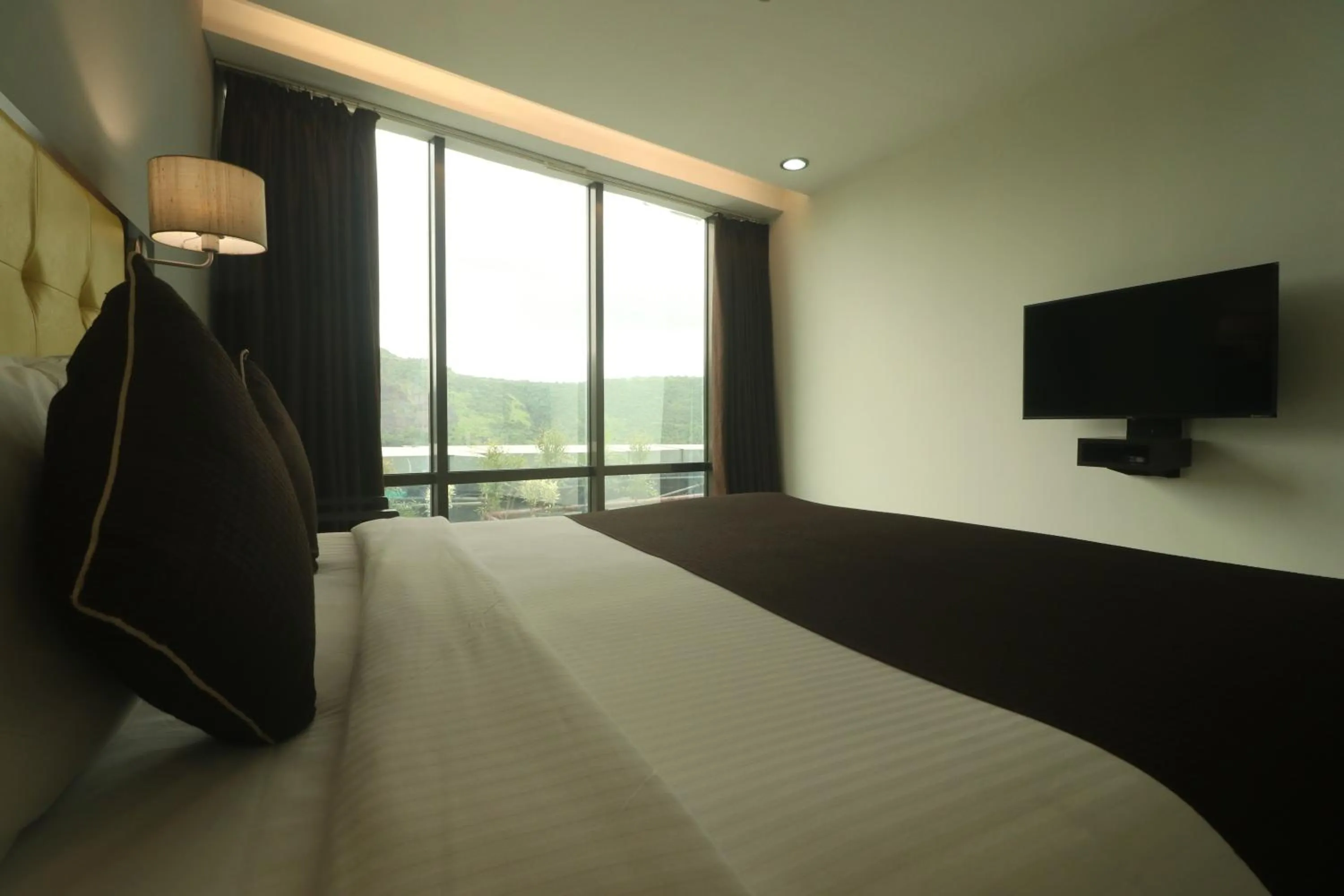 Bed in Hotel Mumbai House Airoli, Navi Mumbai