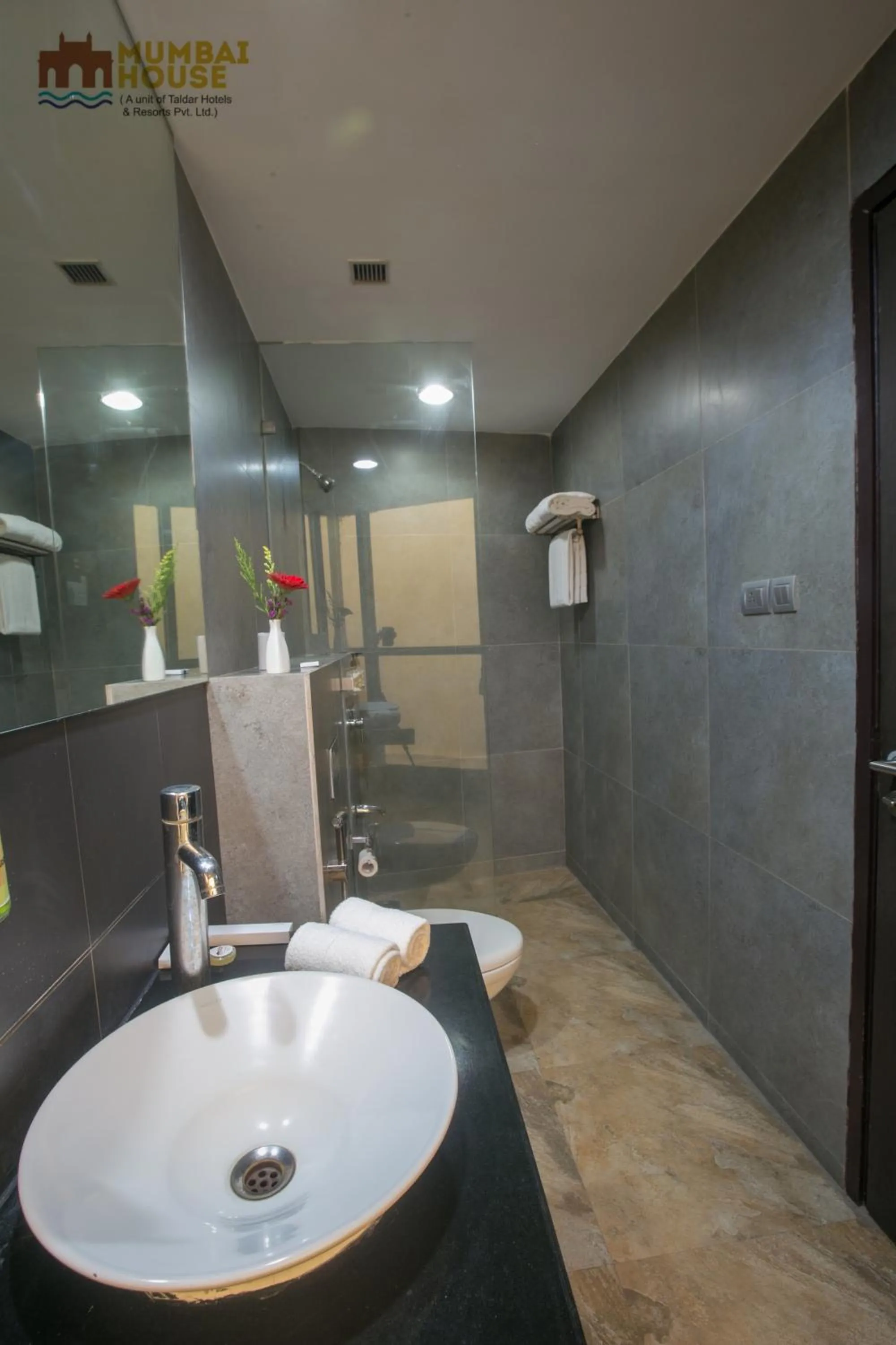 Bathroom in Hotel Mumbai House Airoli, Navi Mumbai
