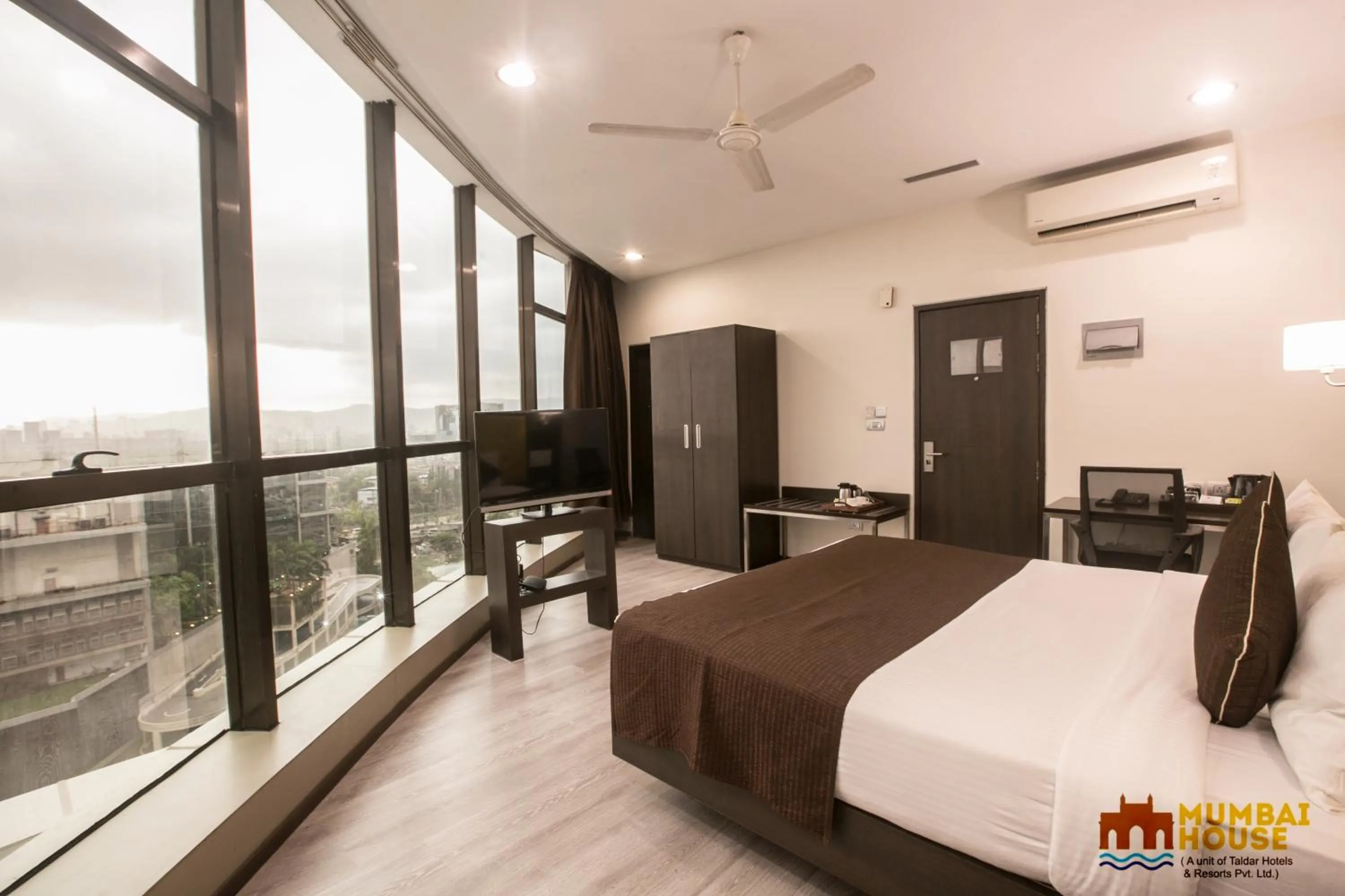 Property building, Bed in Hotel Mumbai House Airoli, Navi Mumbai