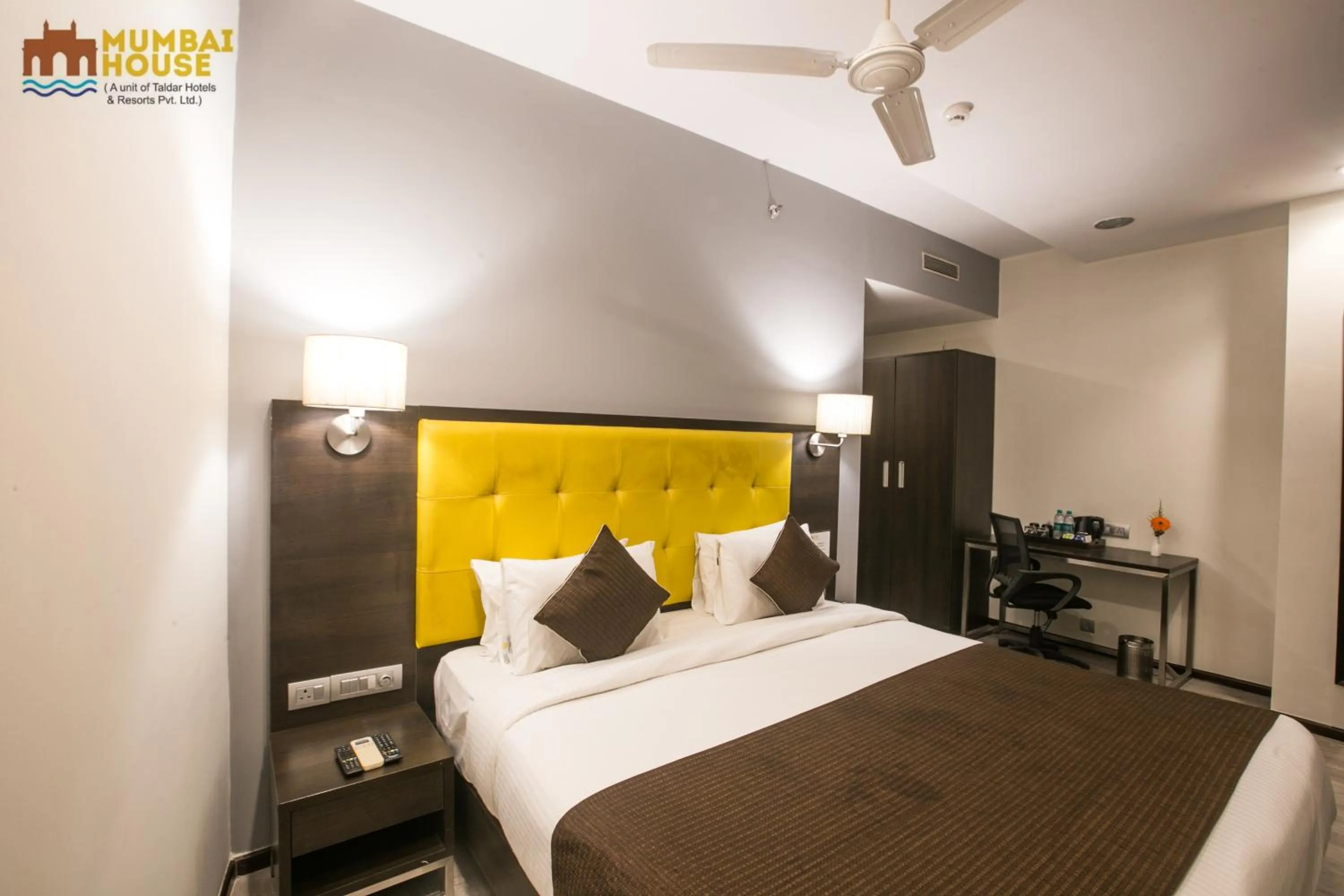 Photo of the whole room, Bed in Hotel Mumbai House Airoli, Navi Mumbai