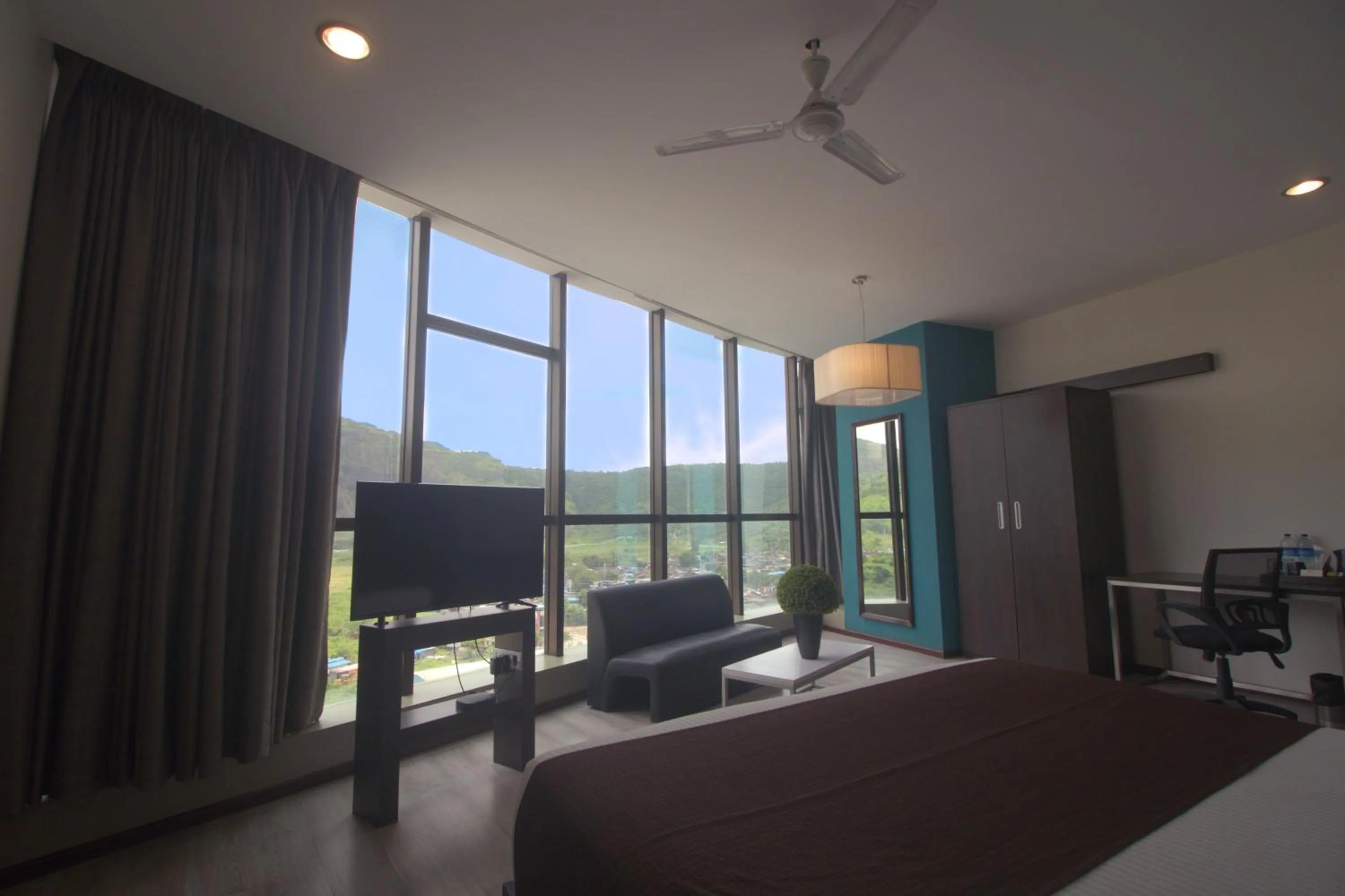 Bed in Hotel Mumbai House Airoli, Navi Mumbai