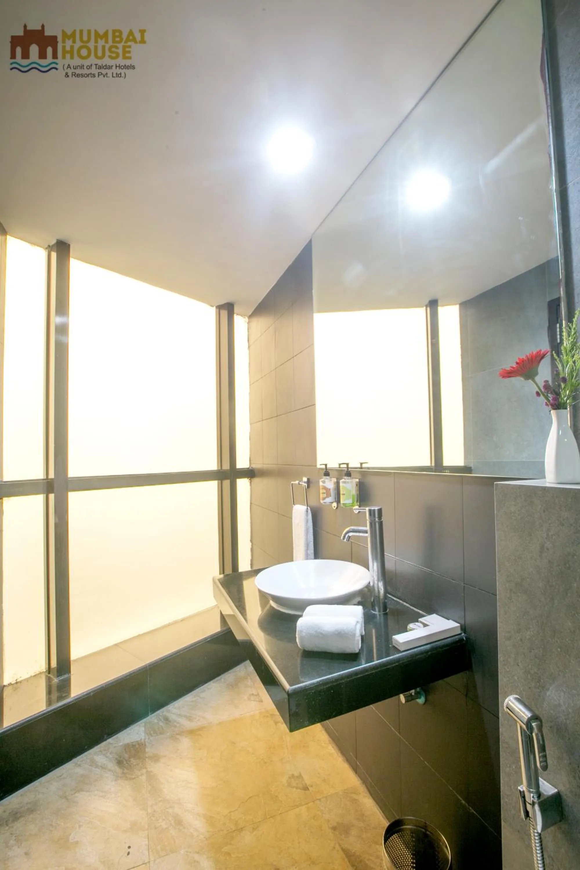 Bathroom in Hotel Mumbai House Airoli, Navi Mumbai
