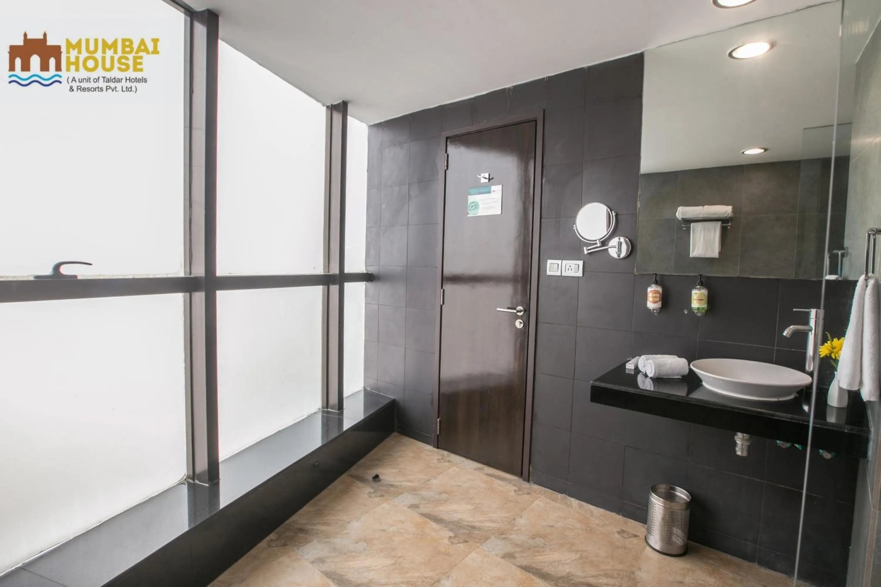 Bathroom in Hotel Mumbai House Airoli, Navi Mumbai