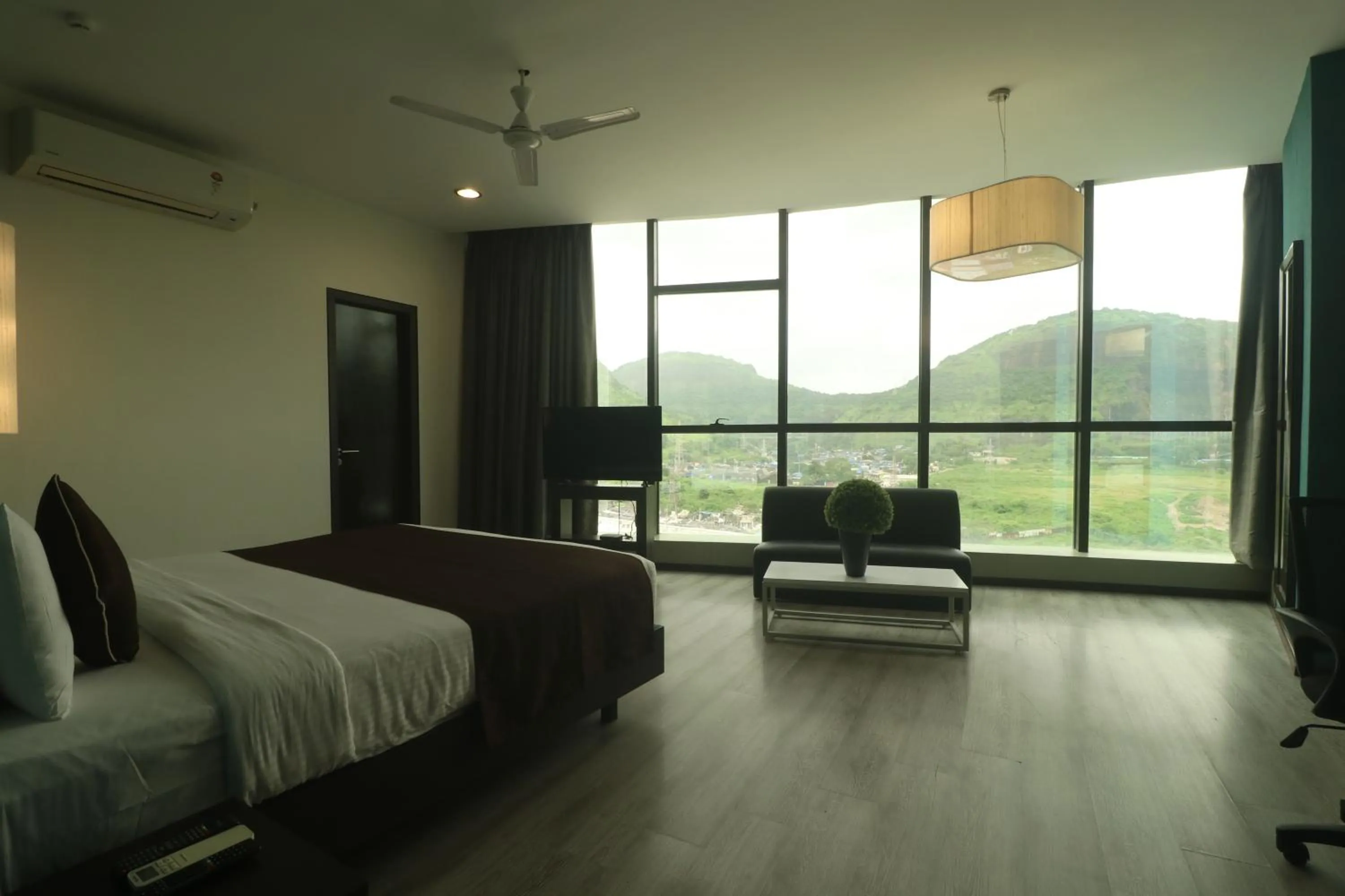 Bed in Hotel Mumbai House Airoli, Navi Mumbai