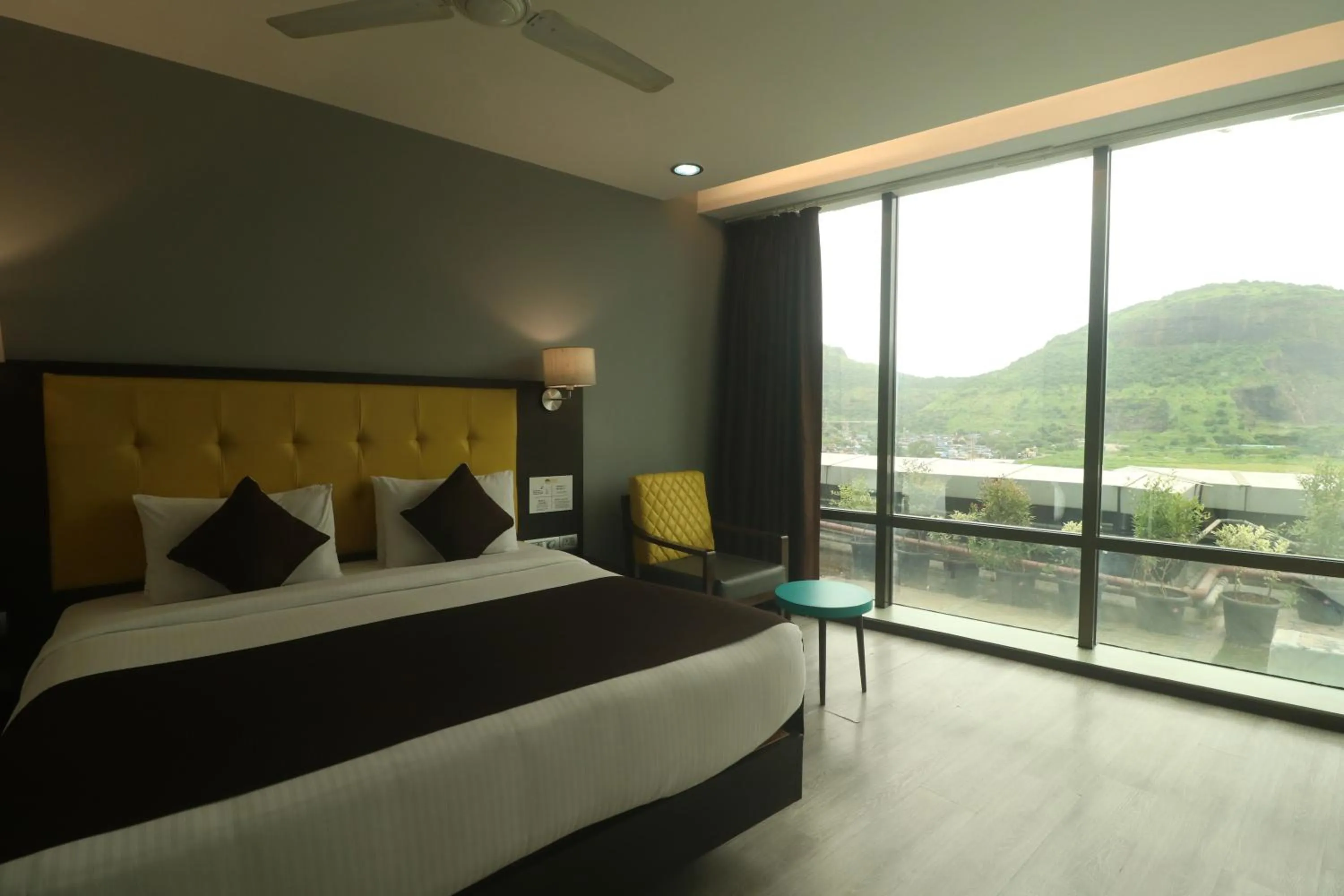 Bed in Hotel Mumbai House Airoli, Navi Mumbai