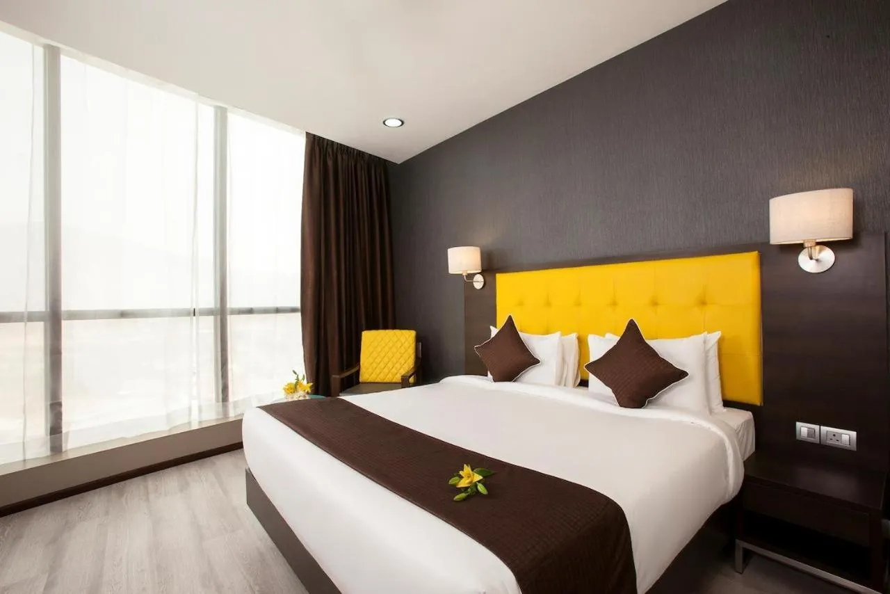 Bedroom, Bed in Hotel Mumbai House Airoli, Navi Mumbai