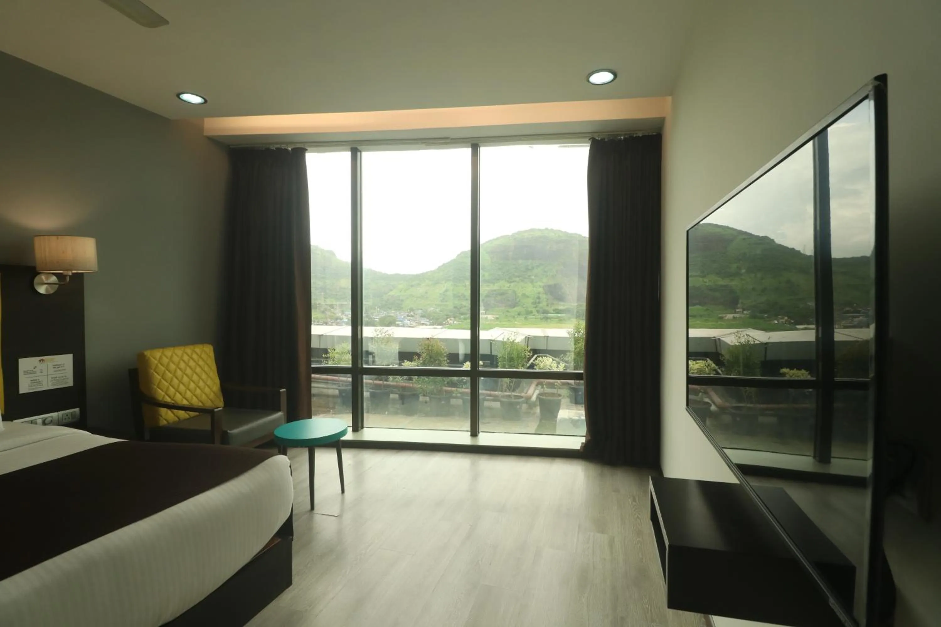 Bed in Hotel Mumbai House Airoli, Navi Mumbai