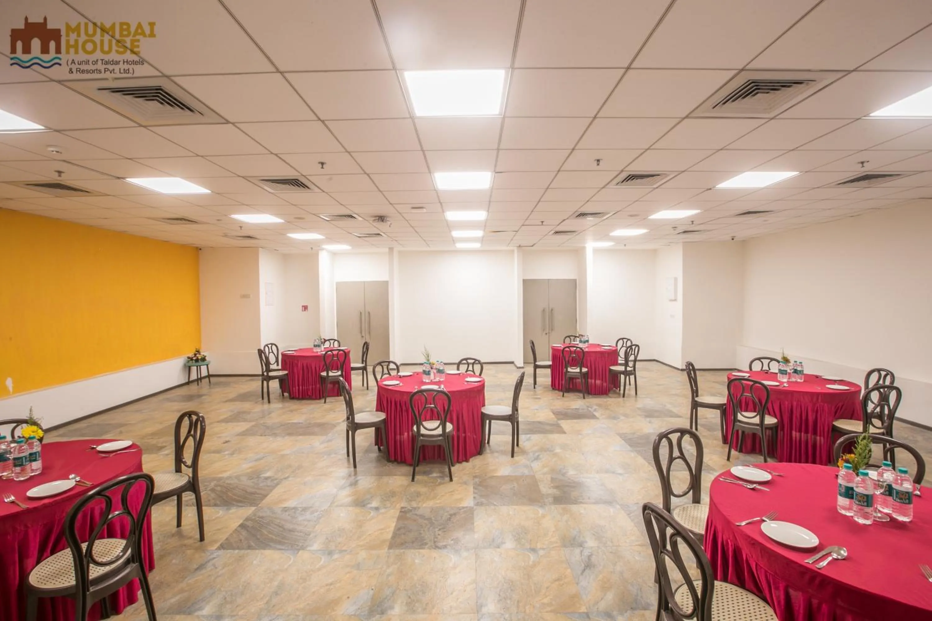 Banquet/Function facilities in Hotel Mumbai House Airoli, Navi Mumbai