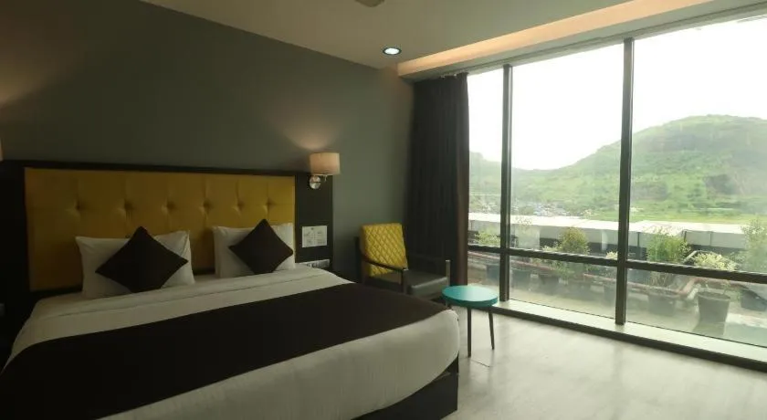 Bed in Hotel Mumbai House Airoli, Navi Mumbai