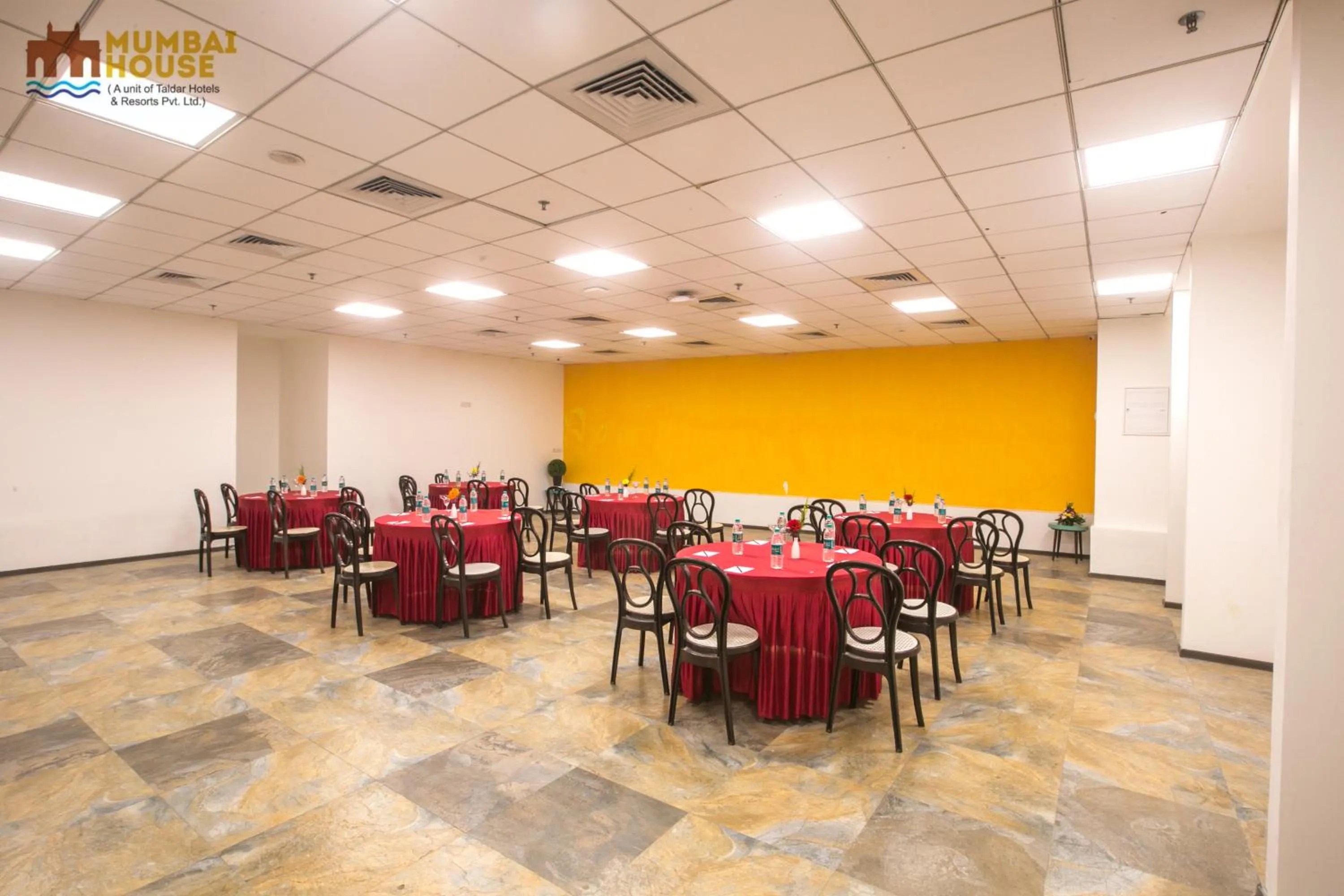 Banquet/Function facilities in Hotel Mumbai House Airoli, Navi Mumbai