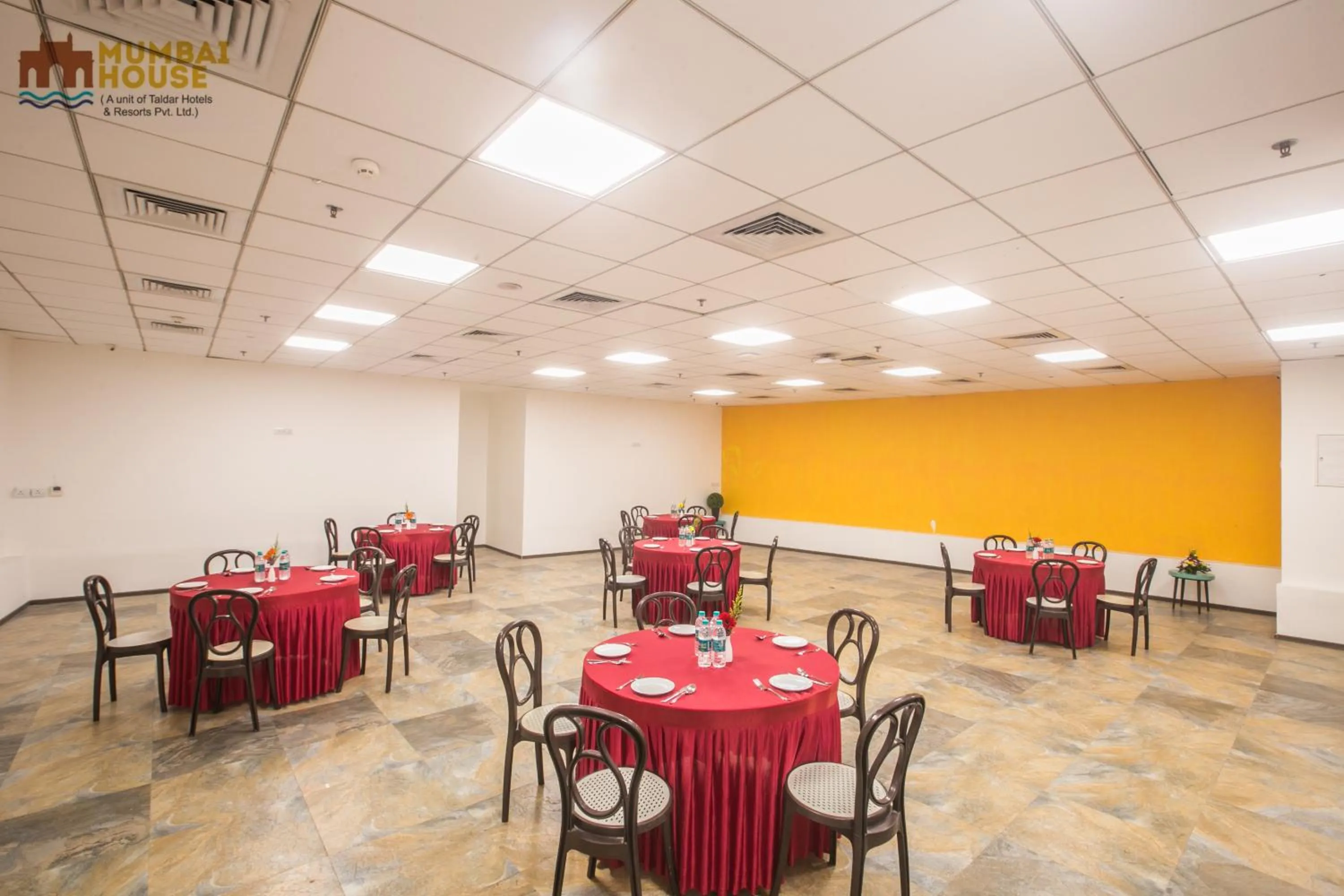Banquet/Function facilities in Hotel Mumbai House Airoli, Navi Mumbai