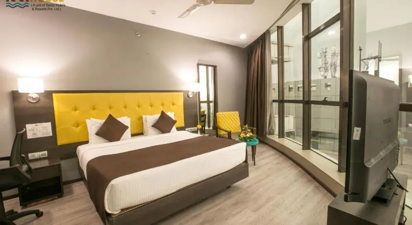 Bed in Hotel Mumbai House Airoli, Navi Mumbai