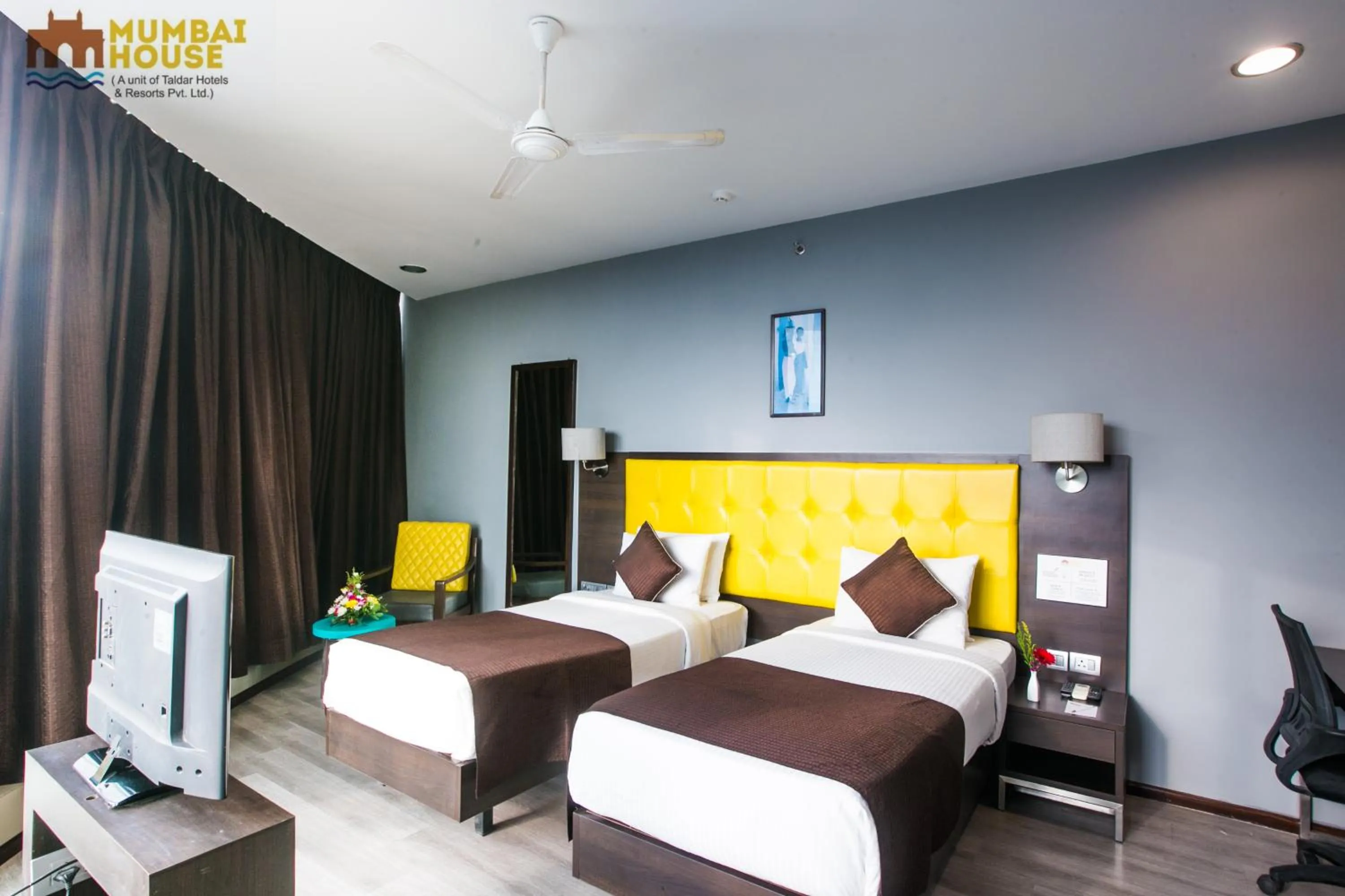 Bed in Hotel Mumbai House Airoli, Navi Mumbai