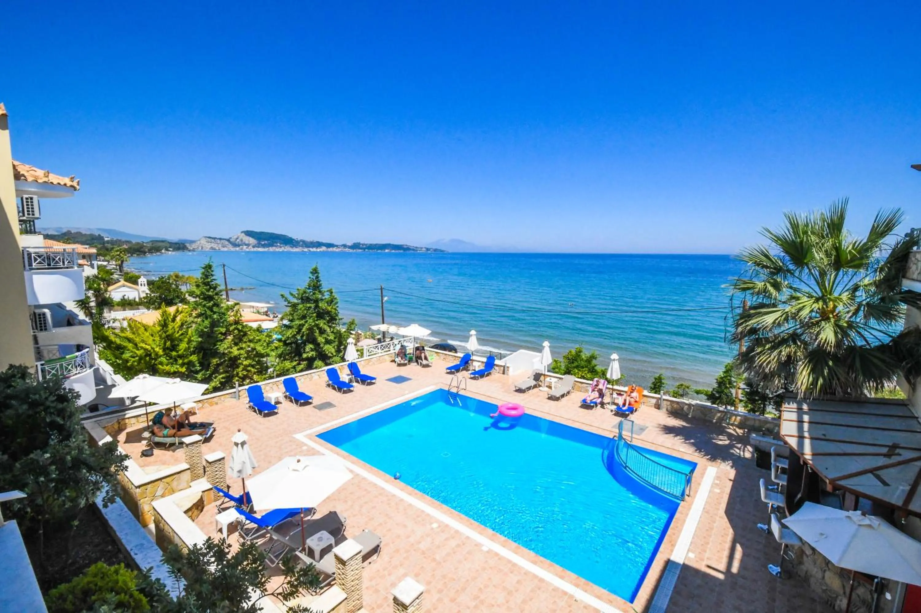 Swimming pool in Nefeli Beach - living by the sea