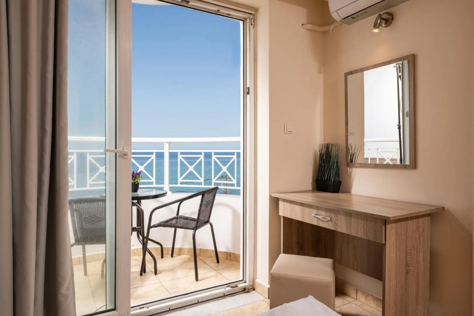 Bedroom in Nefeli Beach - living by the sea