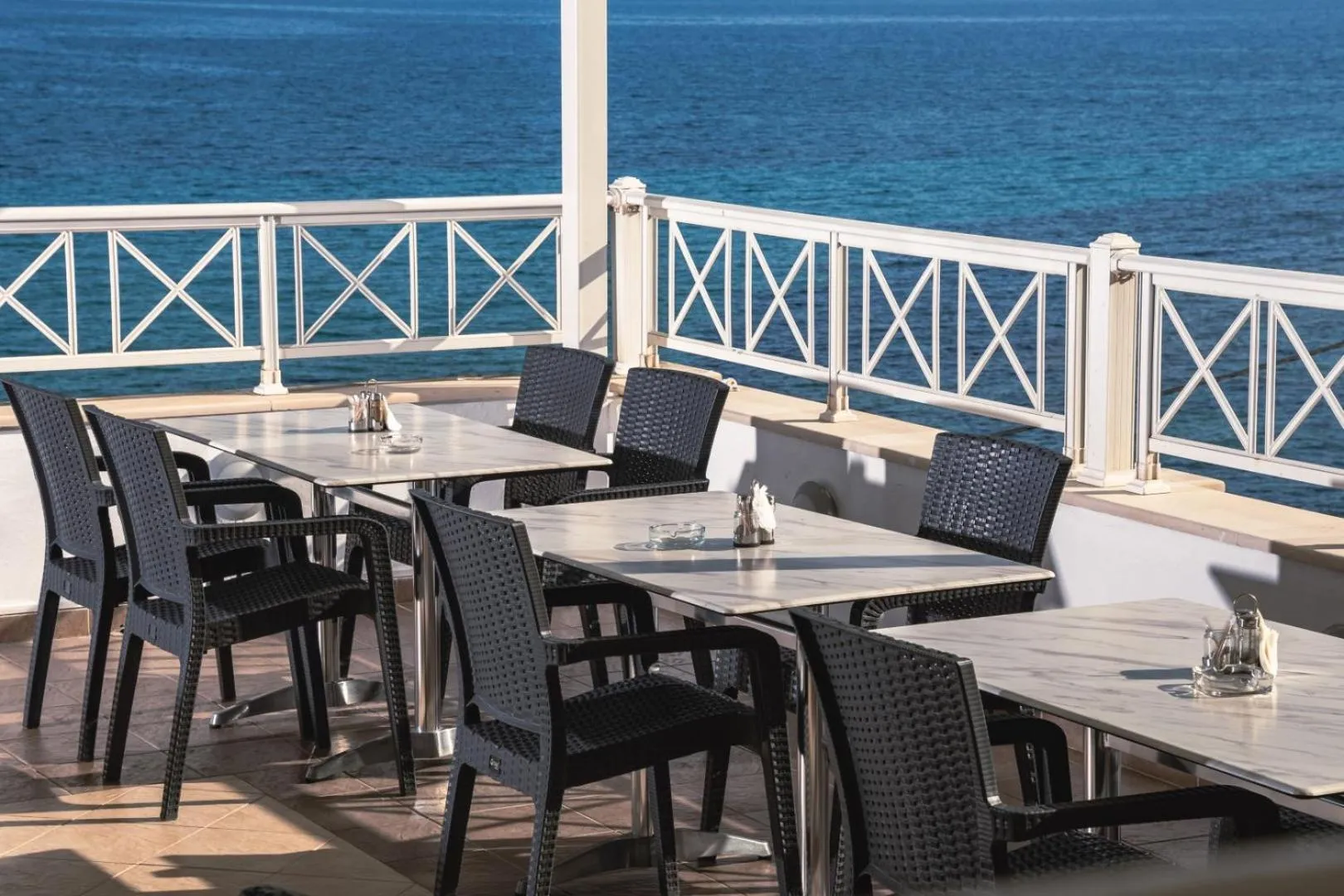 Restaurant/places to eat in Nefeli Beach - living by the sea