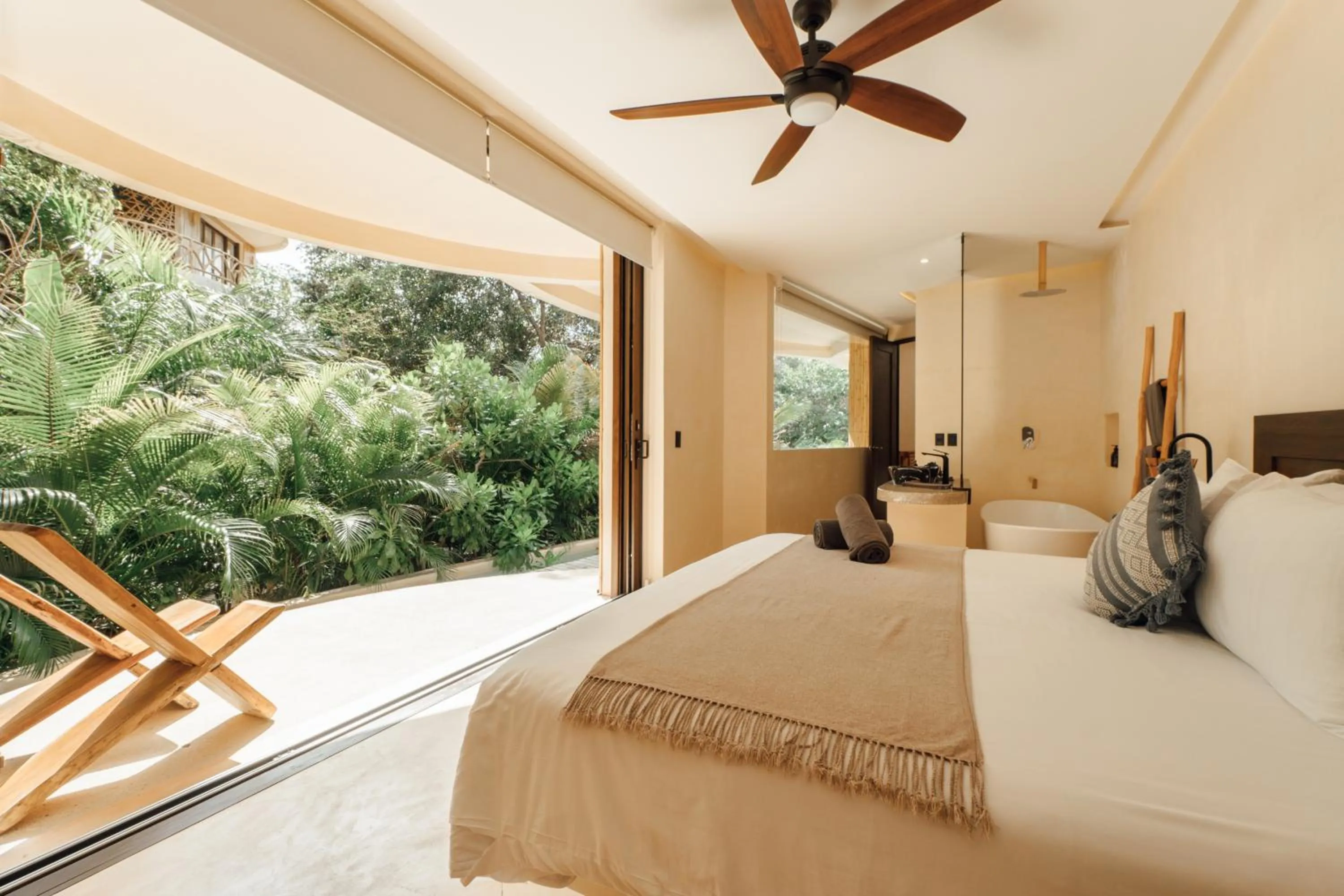 Shower, Bed in Kan Tulum Hotel