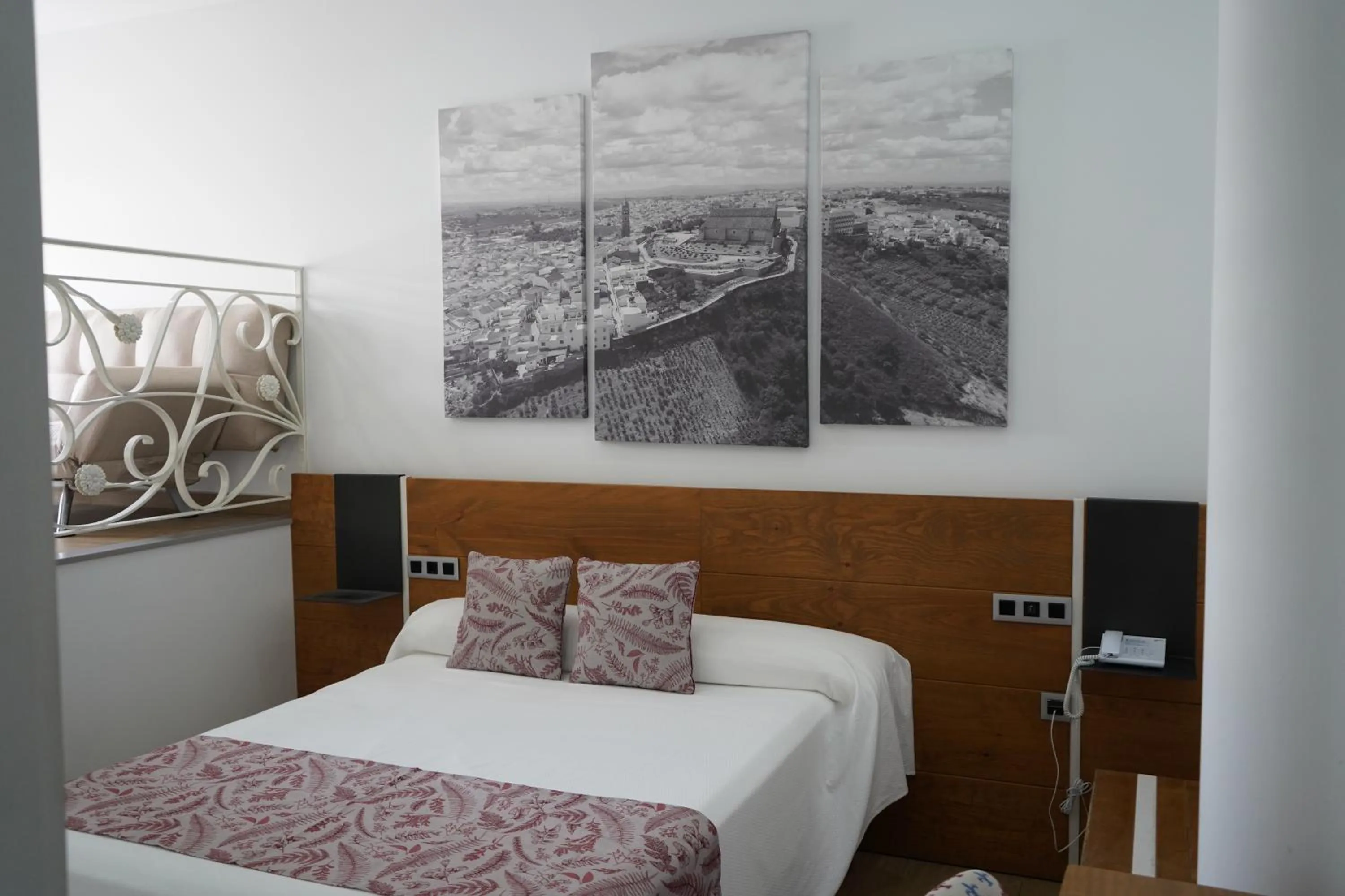 Bed in HOTEL DON RAMIRO