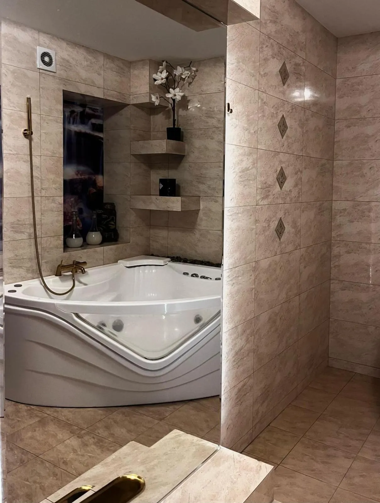 Bath in Hotel Imperium