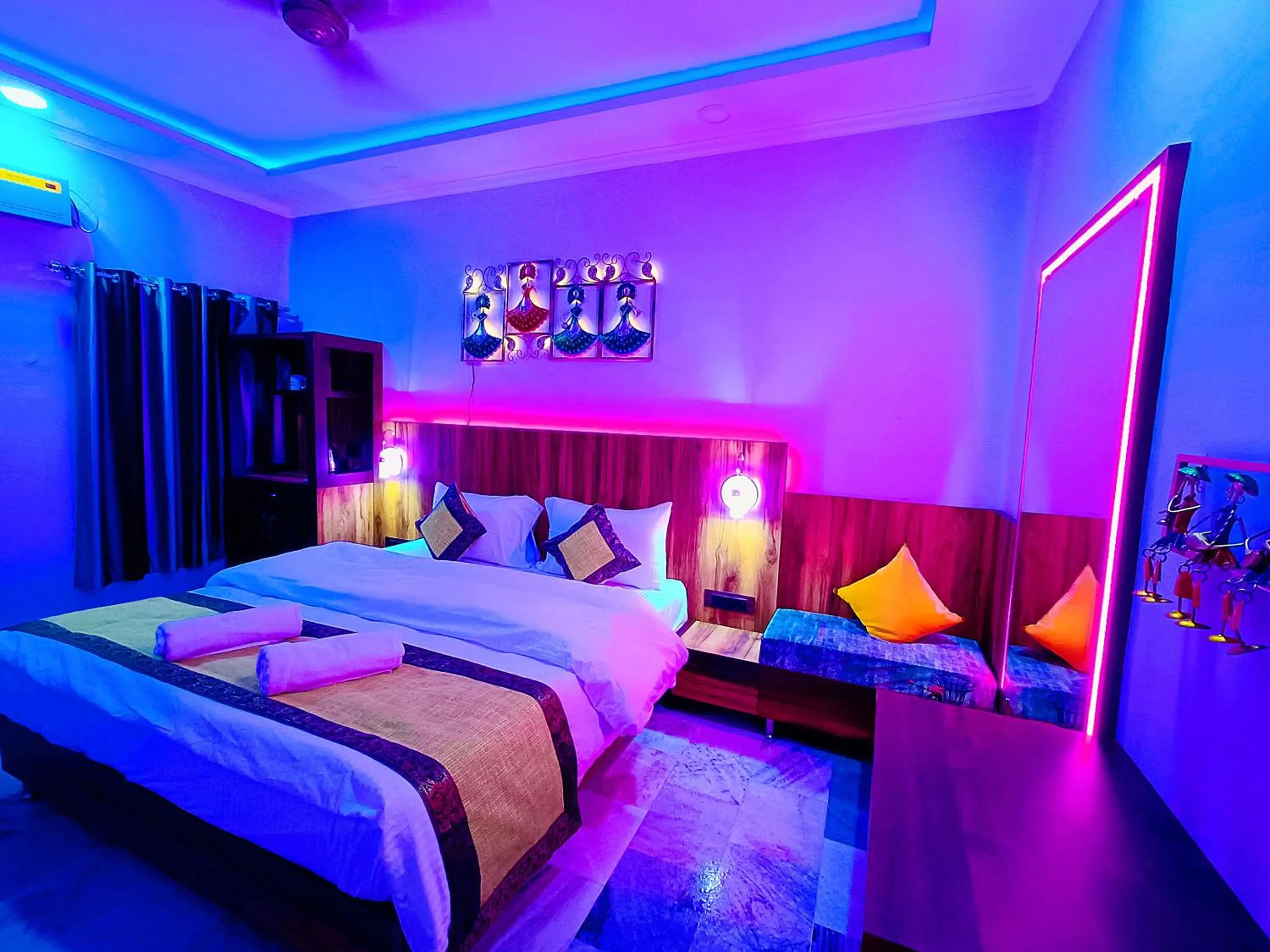 Bed in Gypsy Diaries Varanasi