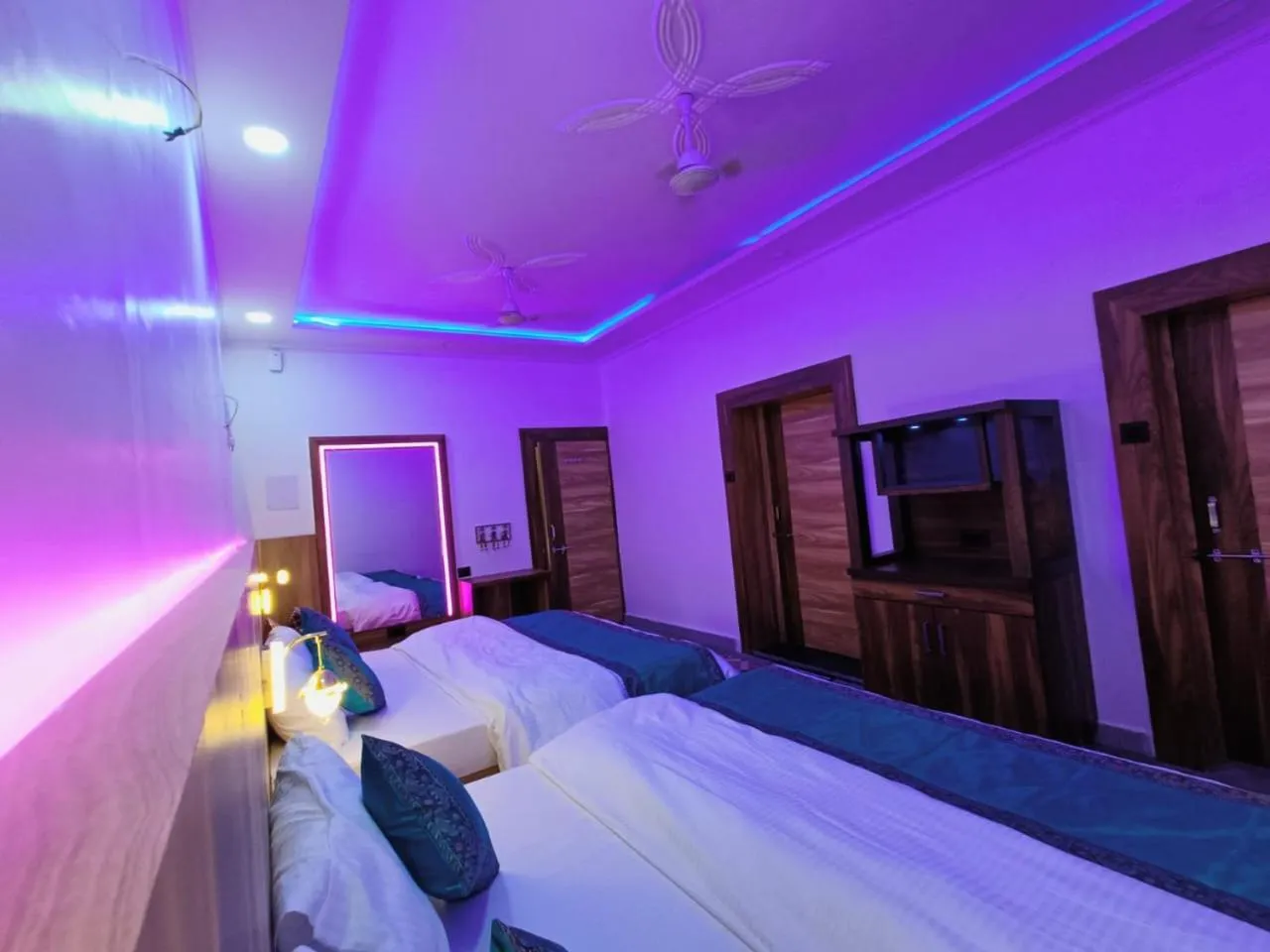 Bed in Gypsy Diaries Varanasi