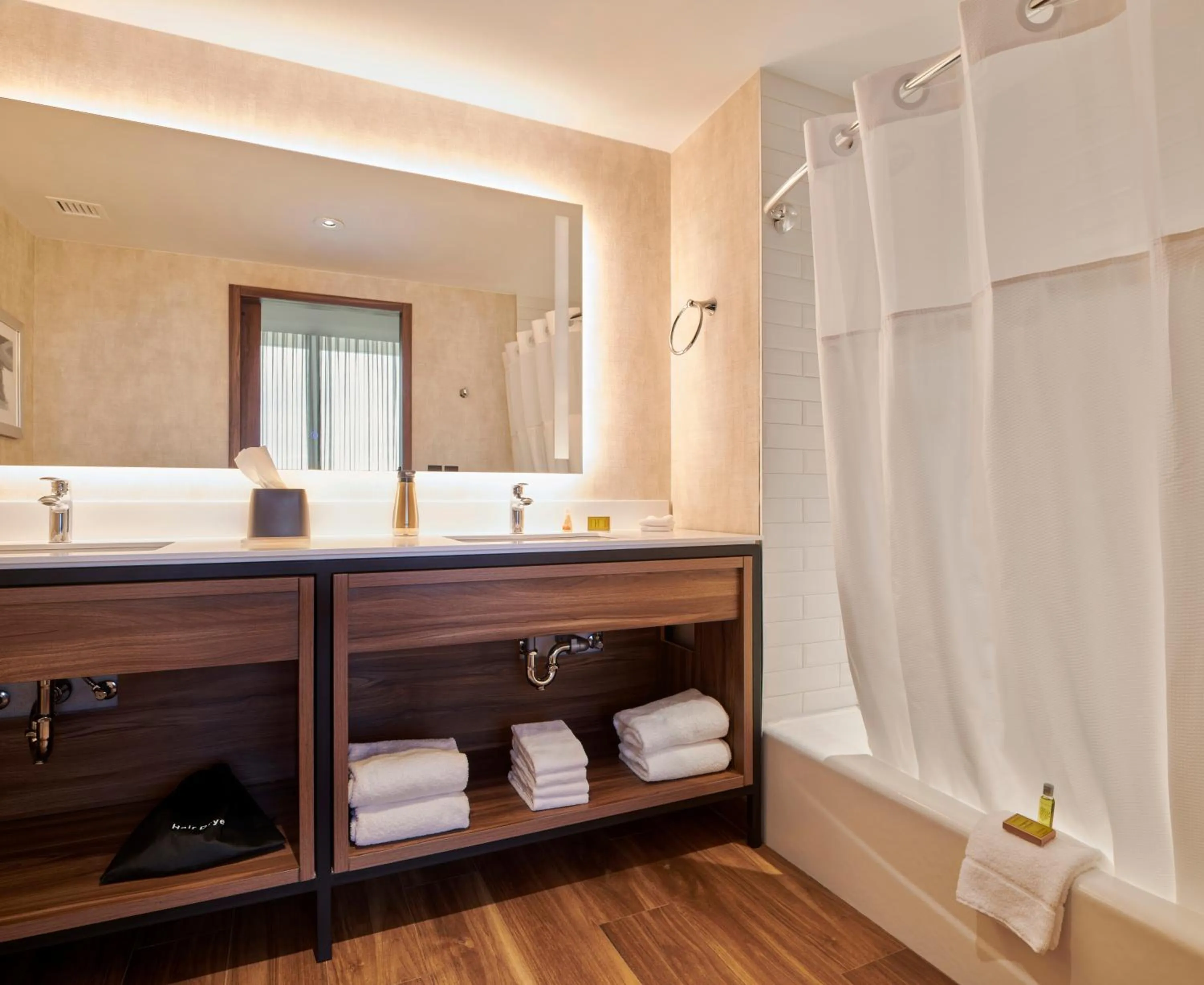 Bathroom in Four Points by Sheraton Ciudad Juarez