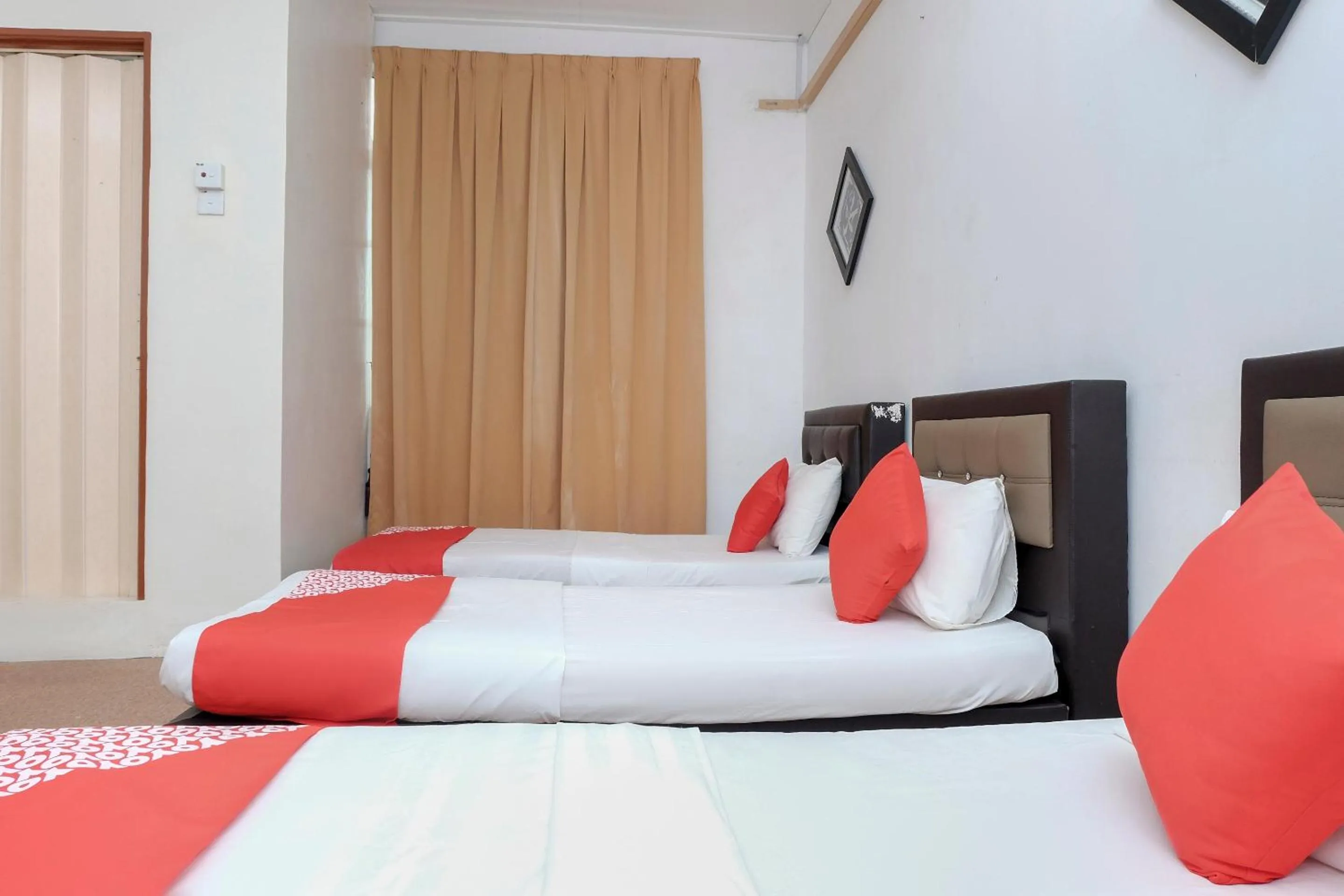 Bedroom, Bed in OYO 90180 Gemilang Hotel Kerteh