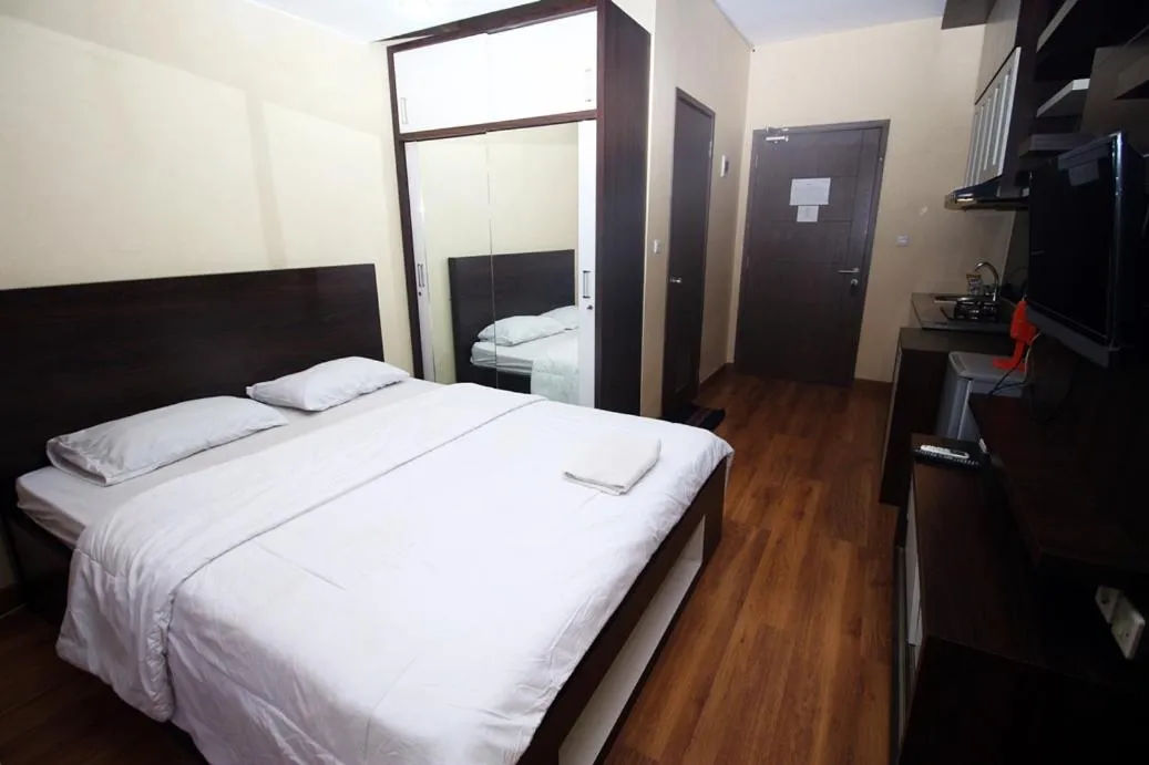 Bed in Easton Park Residence by Mustika