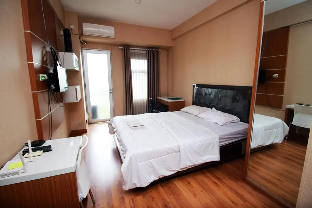 Bed in Easton Park Residence by Mustika