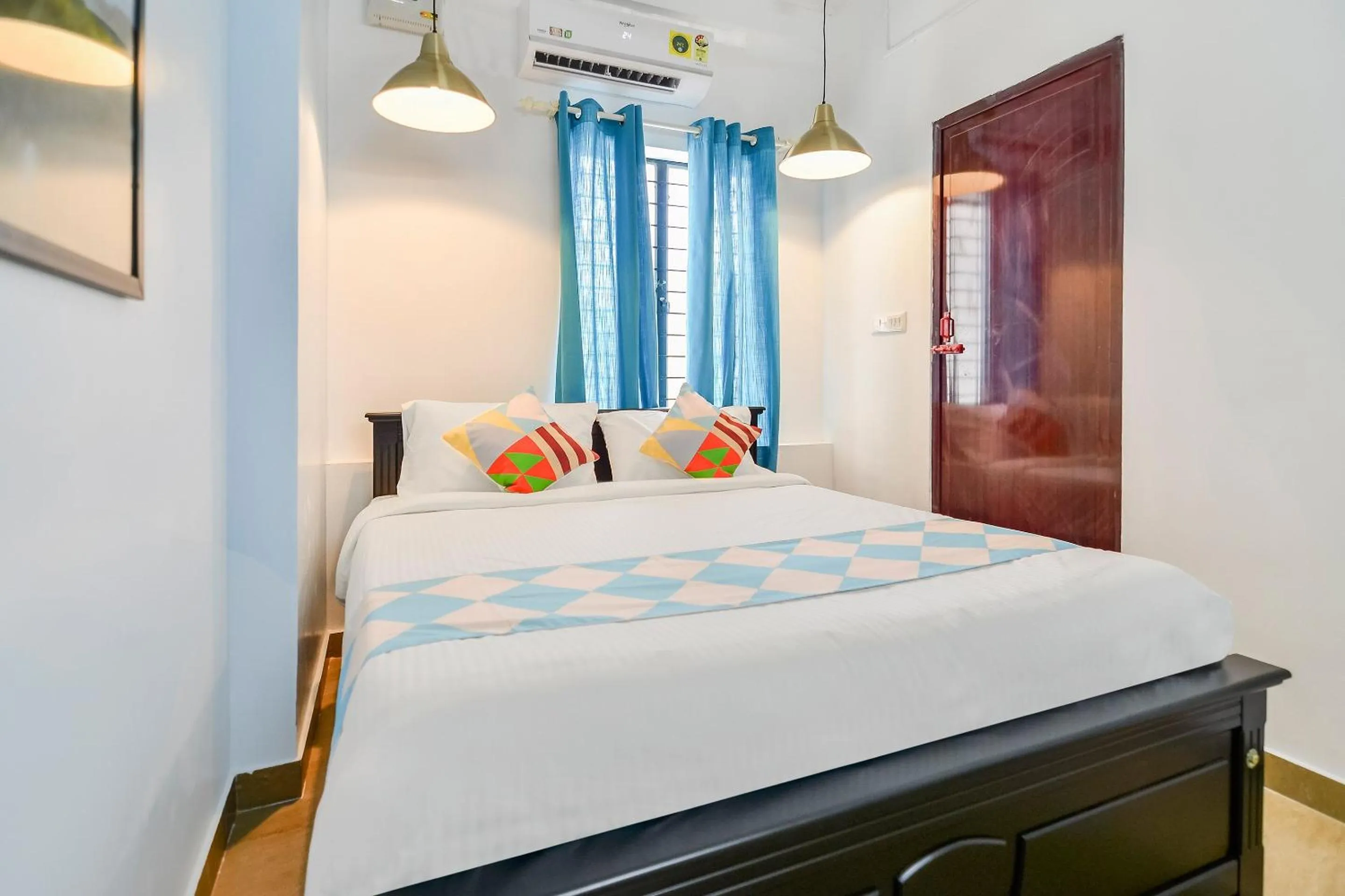 Bedroom, Bed in Hotel O Pop Tavern