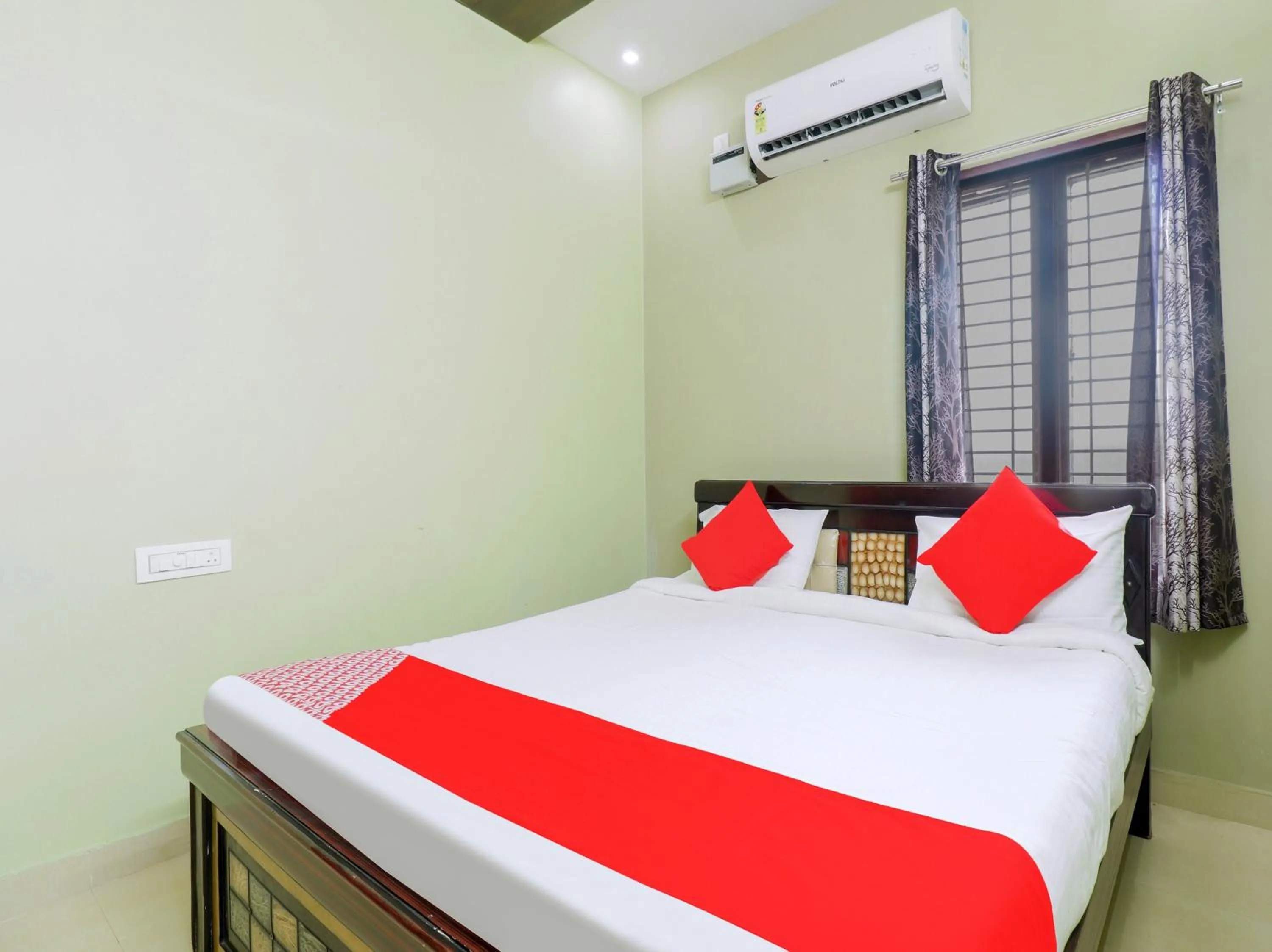 Bedroom in Hotel O Sea Coastal Inn