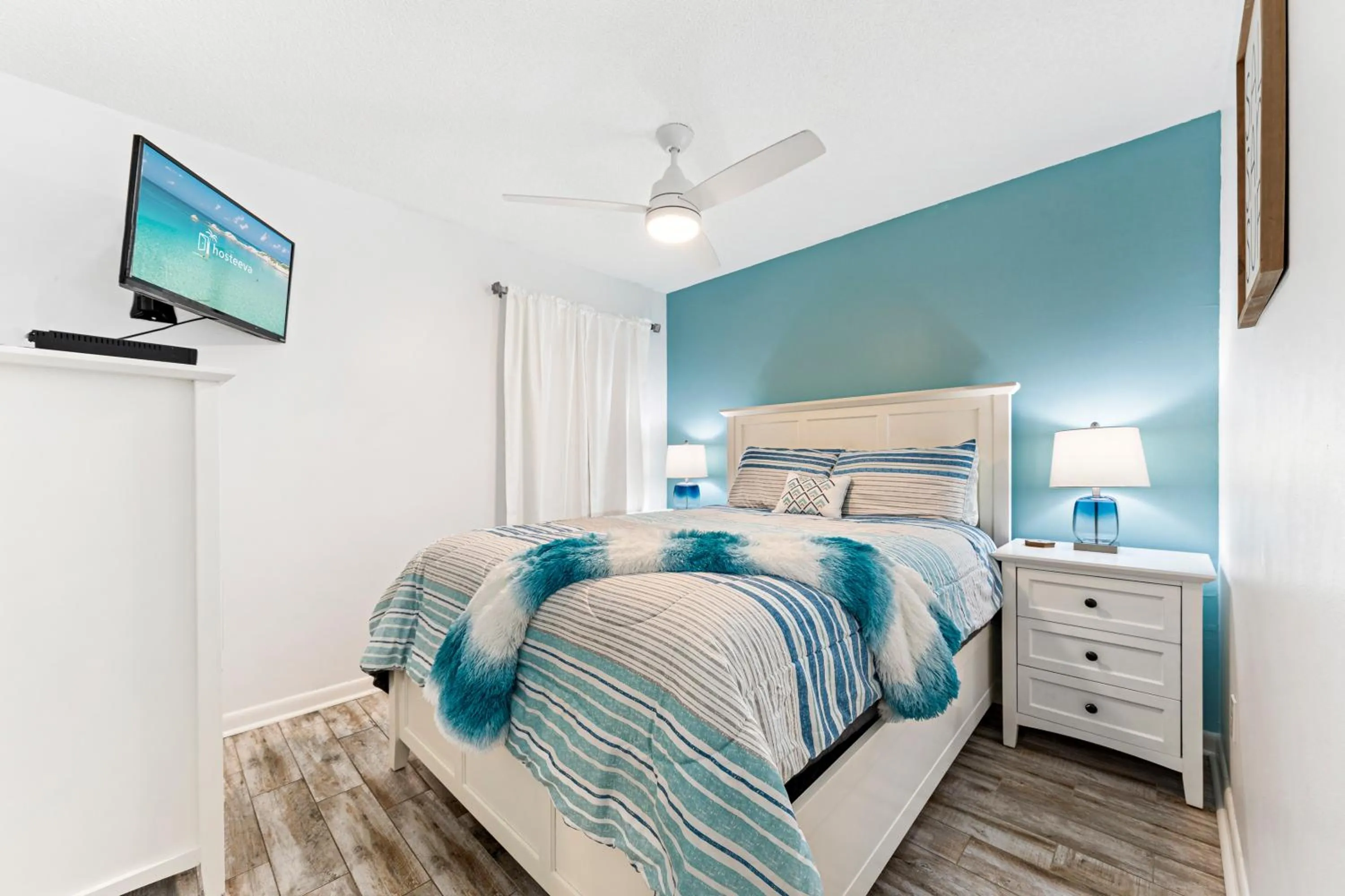 Bedroom, Bed in Phoenix II 2012