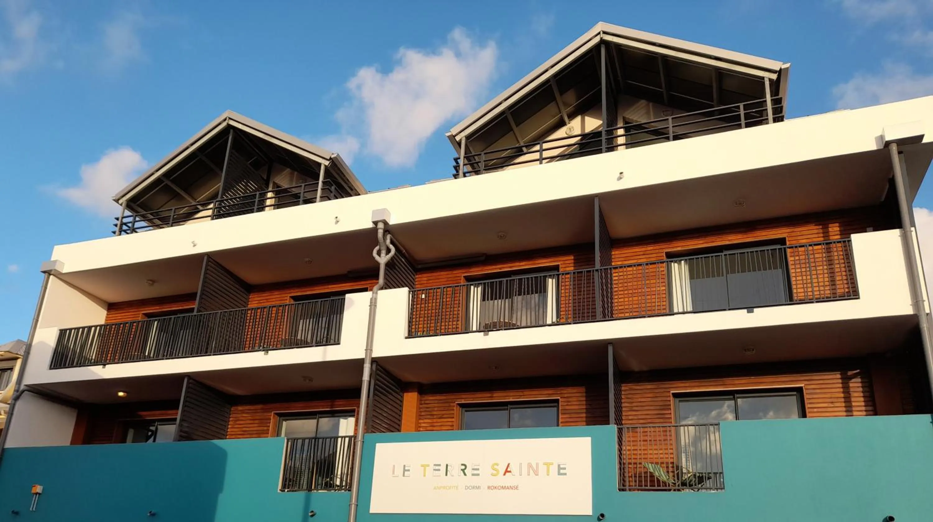 Property building in HÔTEL LE TERRE SAINTE