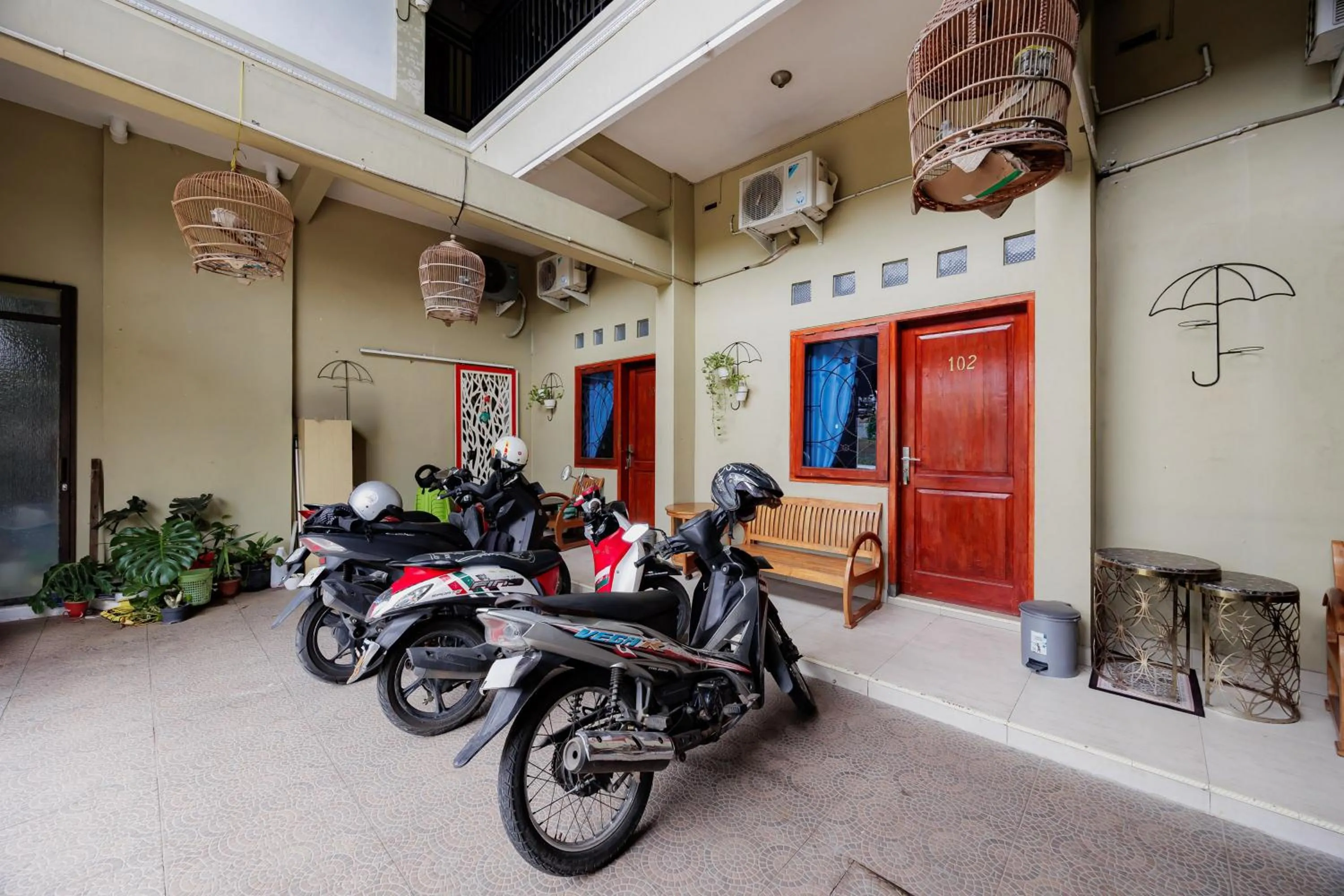 Parking in RedDoorz Syariah near UMS Solo - RSO Soeharso